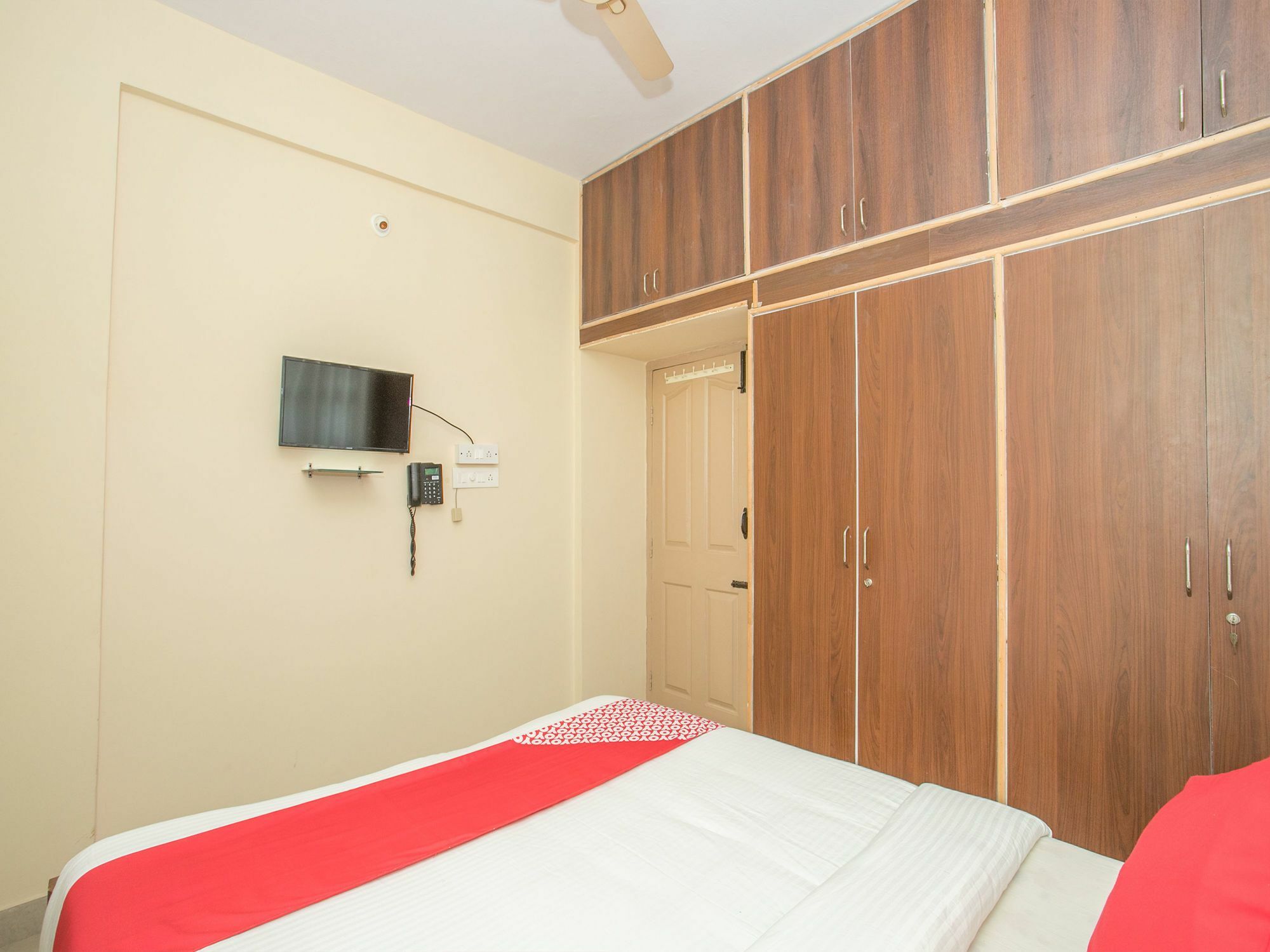 Oyo 12776 Sv Hotel Bangalore