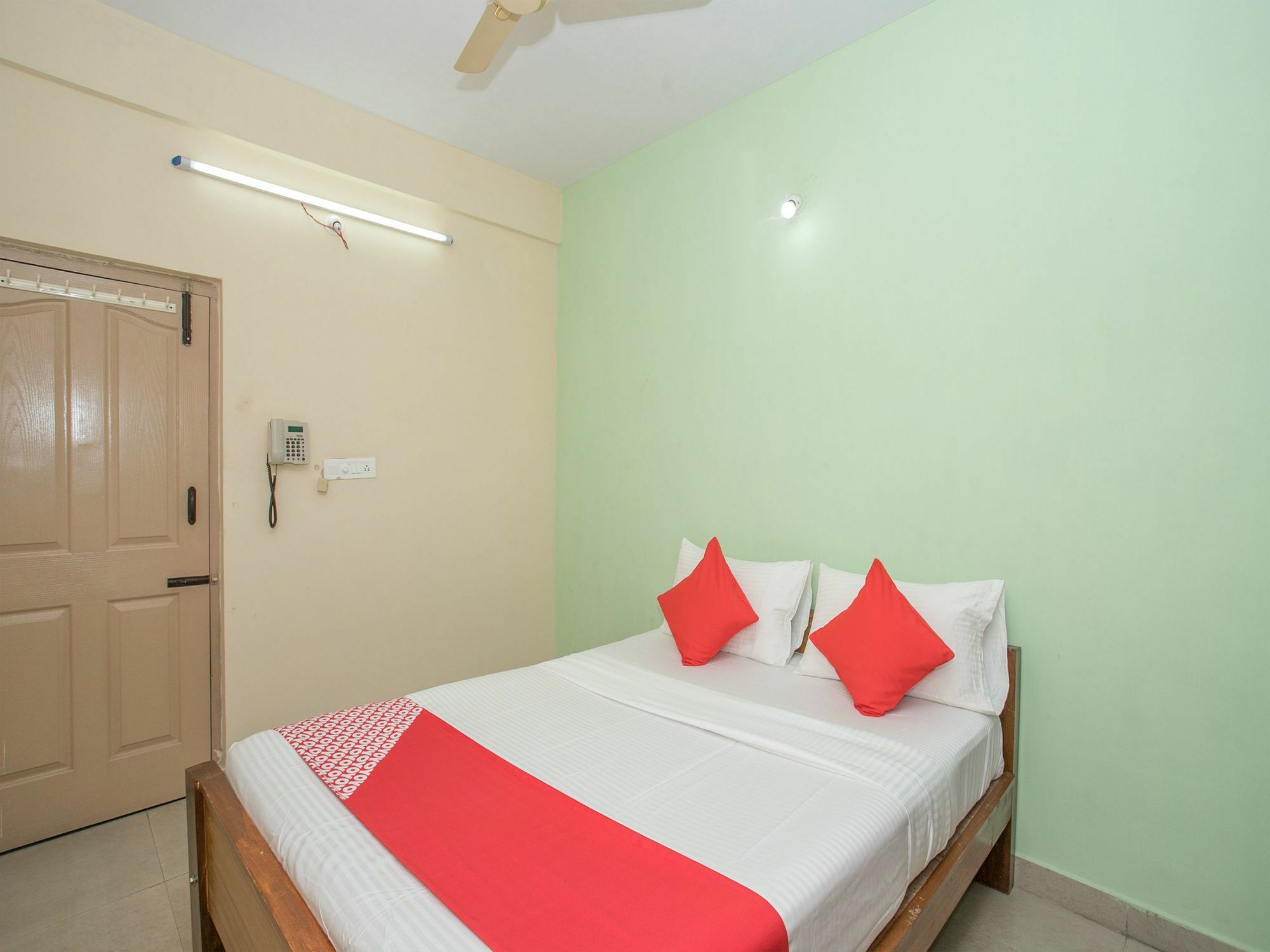 Oyo 12776 Sv Hotel