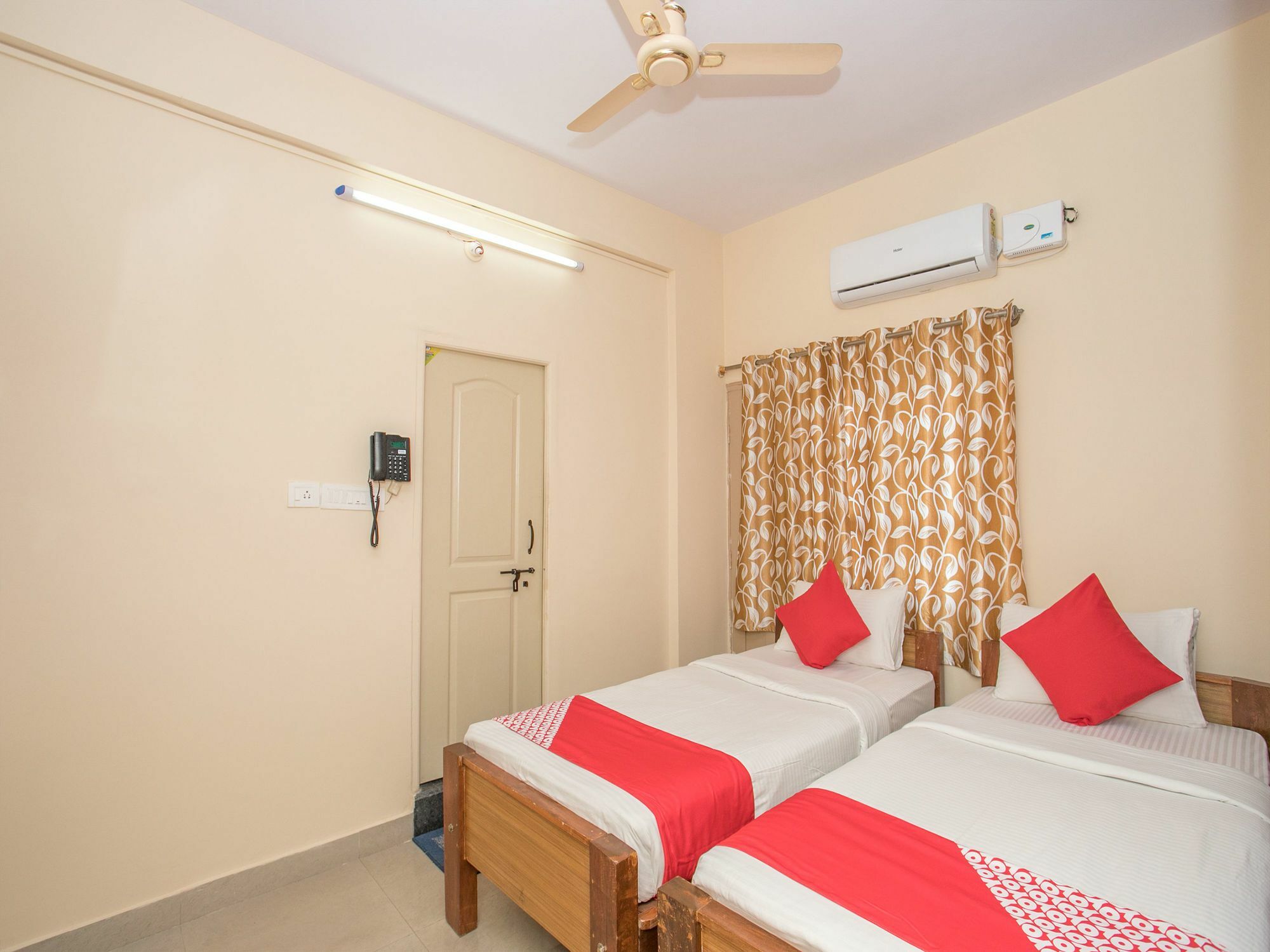 Oyo 12776 Sv Hotel