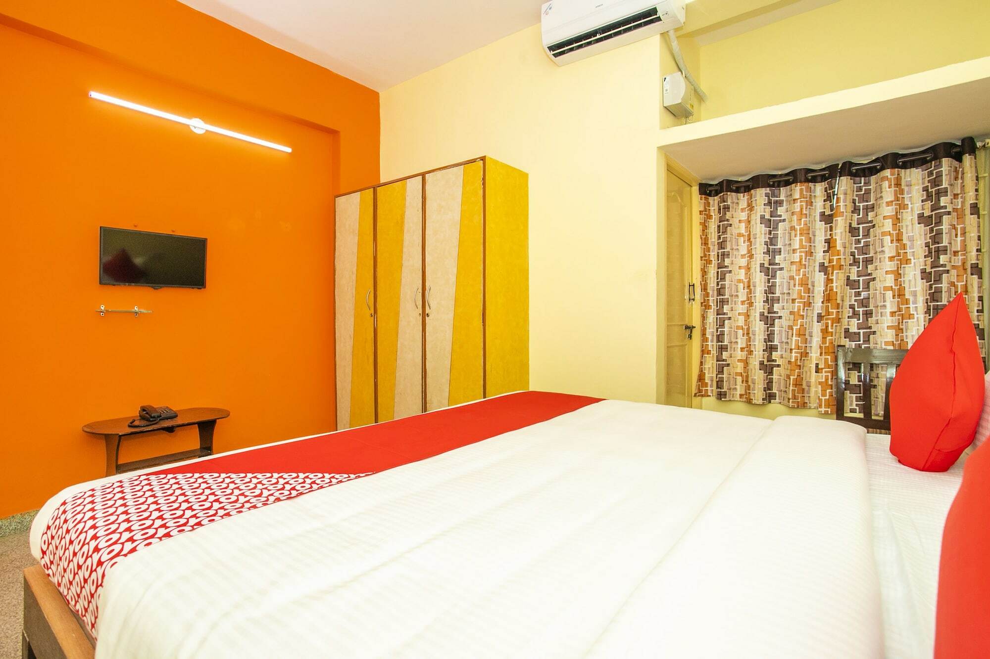 Oyo 17136 Chinmayee's 3*
