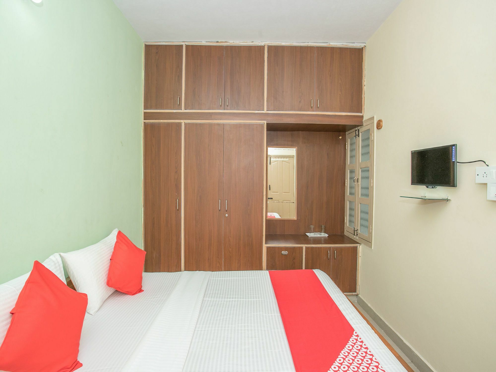 Hotel Oyo 12776 Sv Bangalore