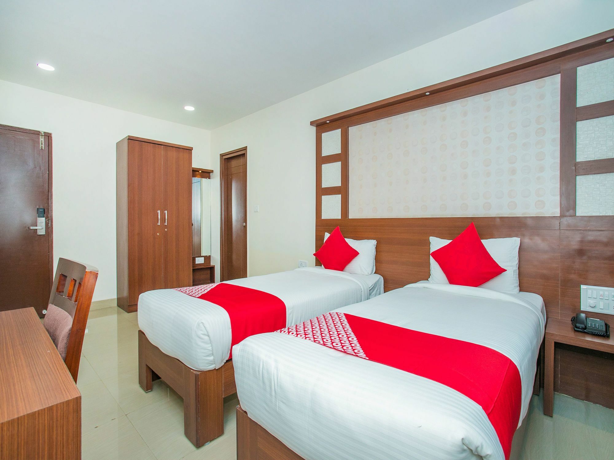 Oyo 16473 Ring View Hotel 2*