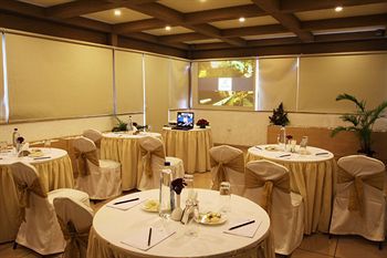 Hotel Amc Comforts 3*