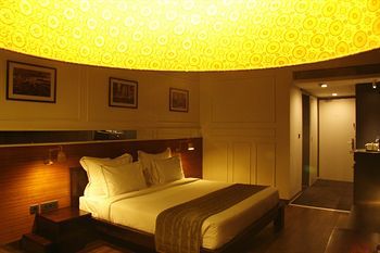 Escape & Hotel 4*