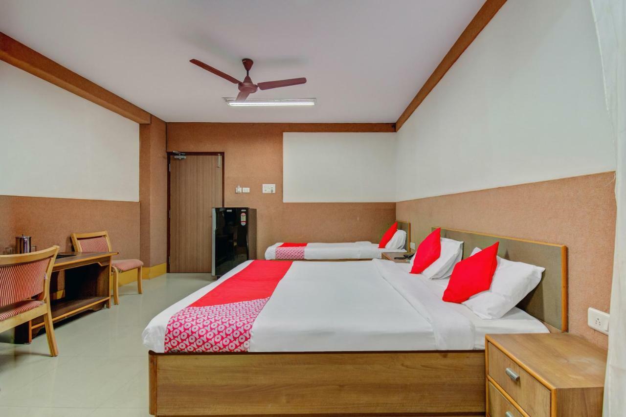 Oyo 1327 Inchara Hotel 3*