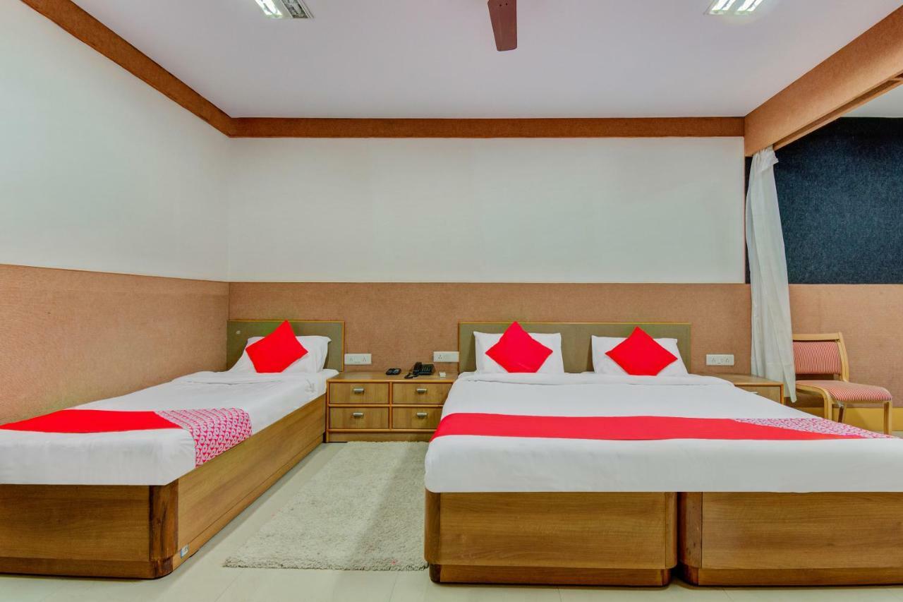 Oyo 1327 Inchara Hotel 3*