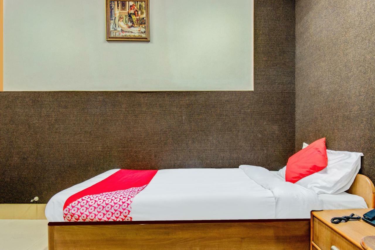 Oyo 1327 Inchara Hotel