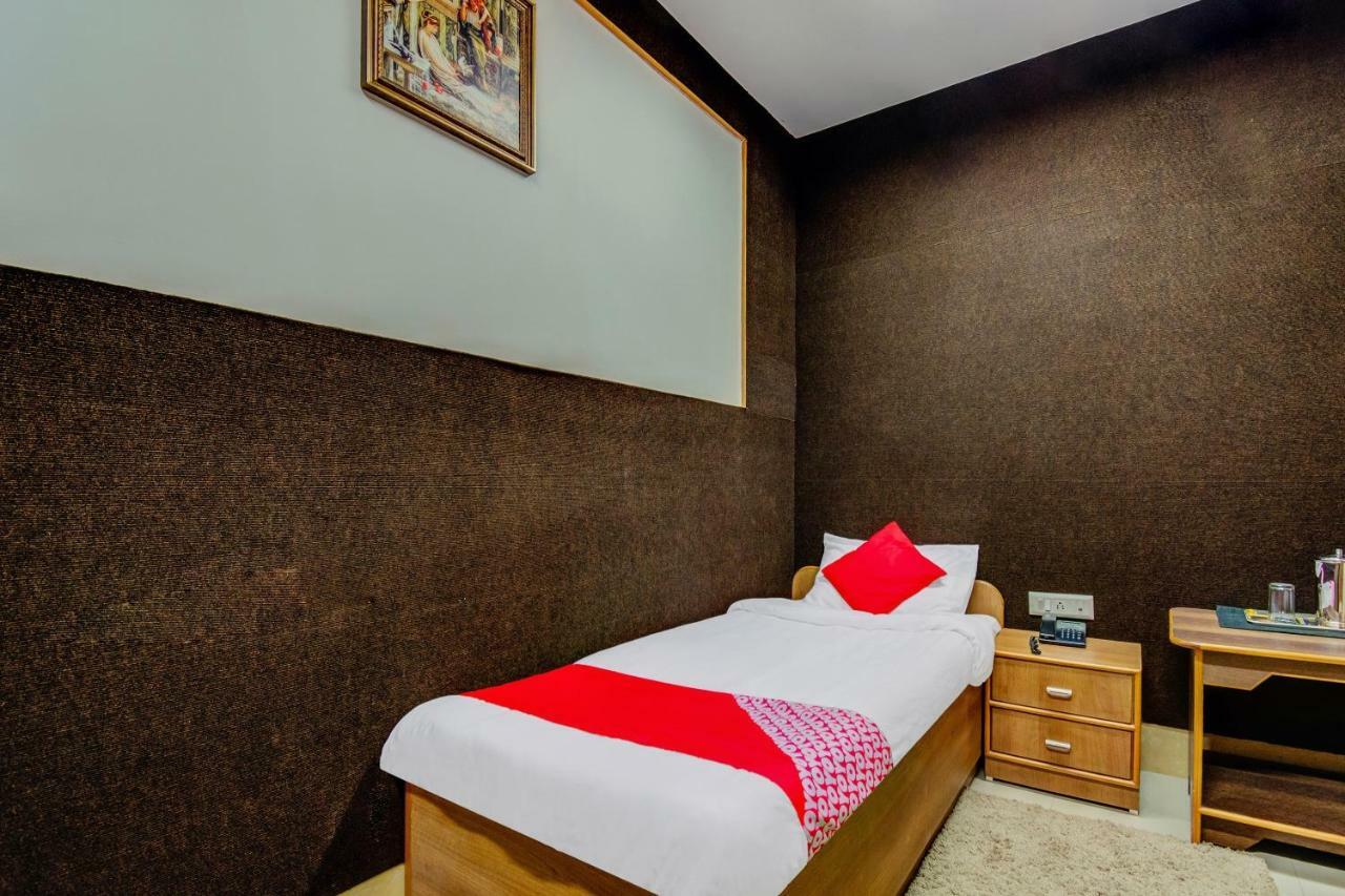 Oyo 1327 Inchara Hotel 3*