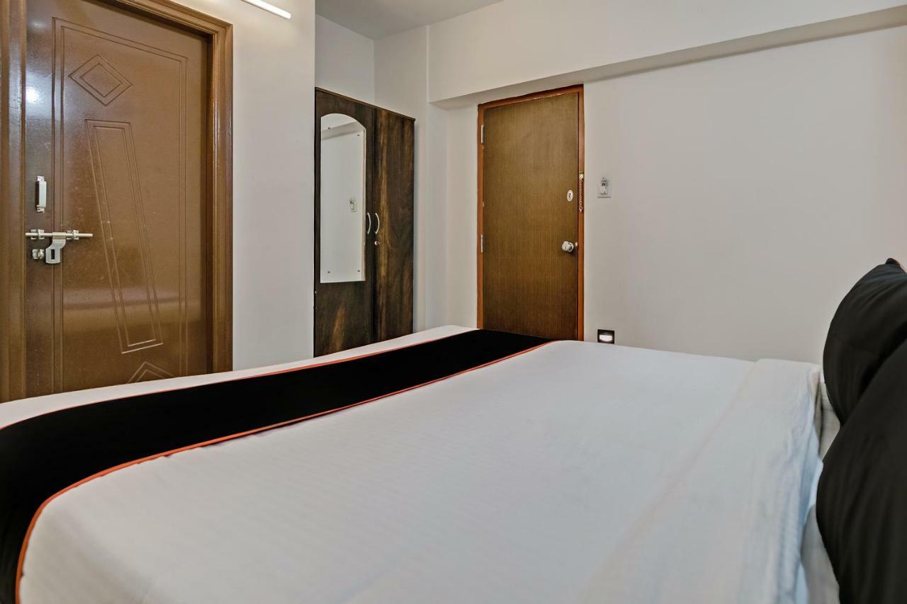 Collection O 19780 Basaweshwara Nagar Hotel 3*