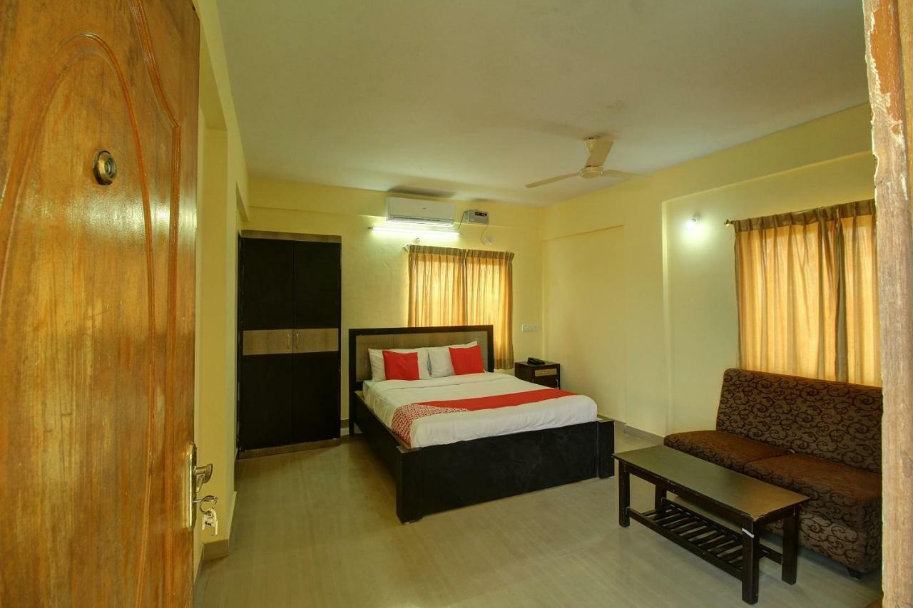 Oyo 36976 Rajashree Comforts 3*