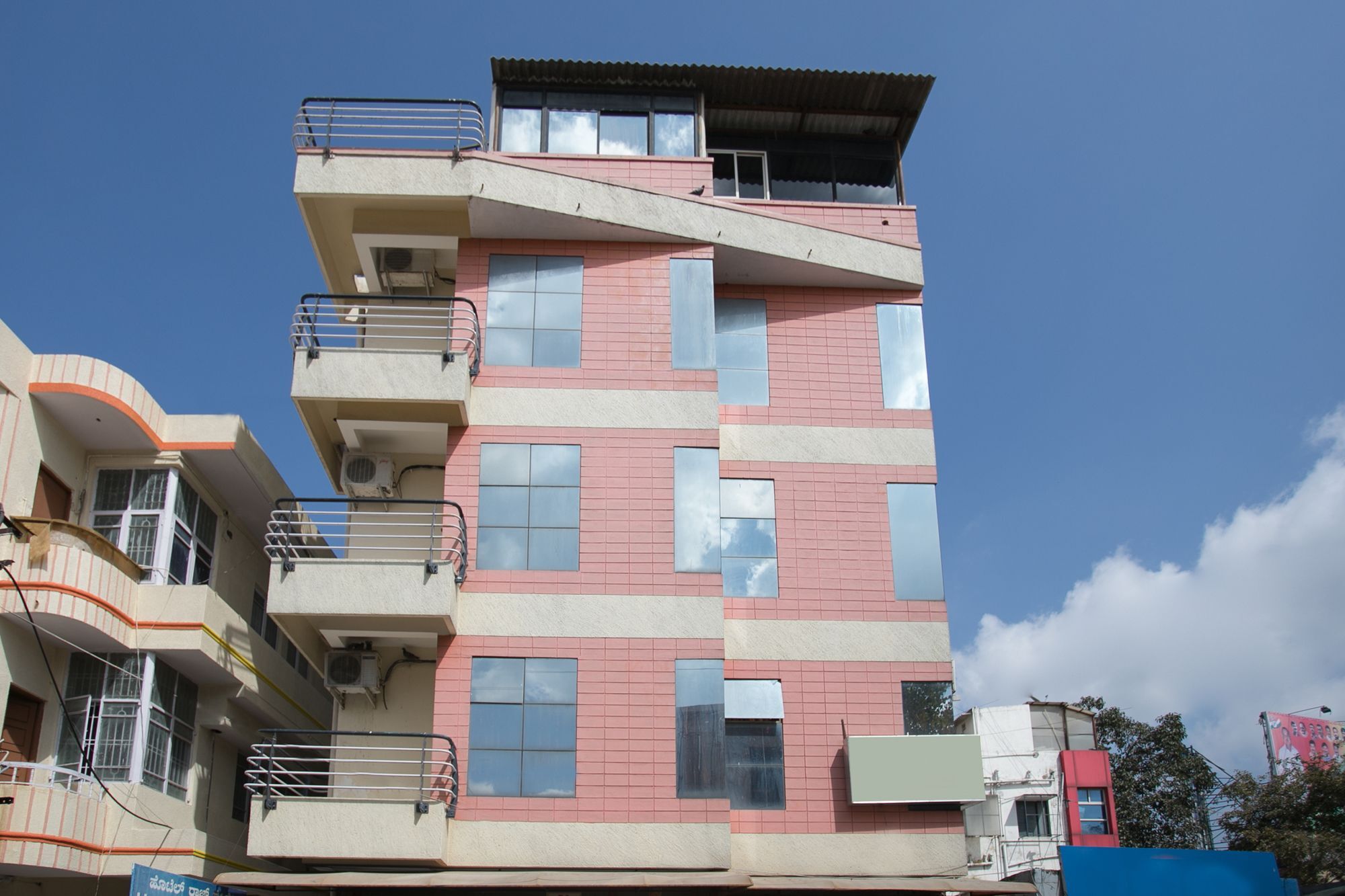 Oyo 10478 Raj Residency Hotel 3*
