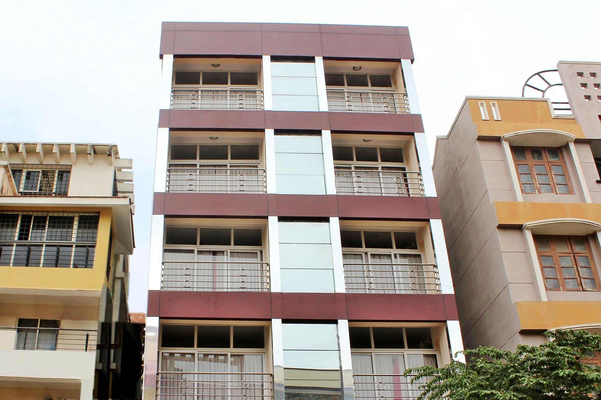 Oyo 5360 Nash Hotel 2*