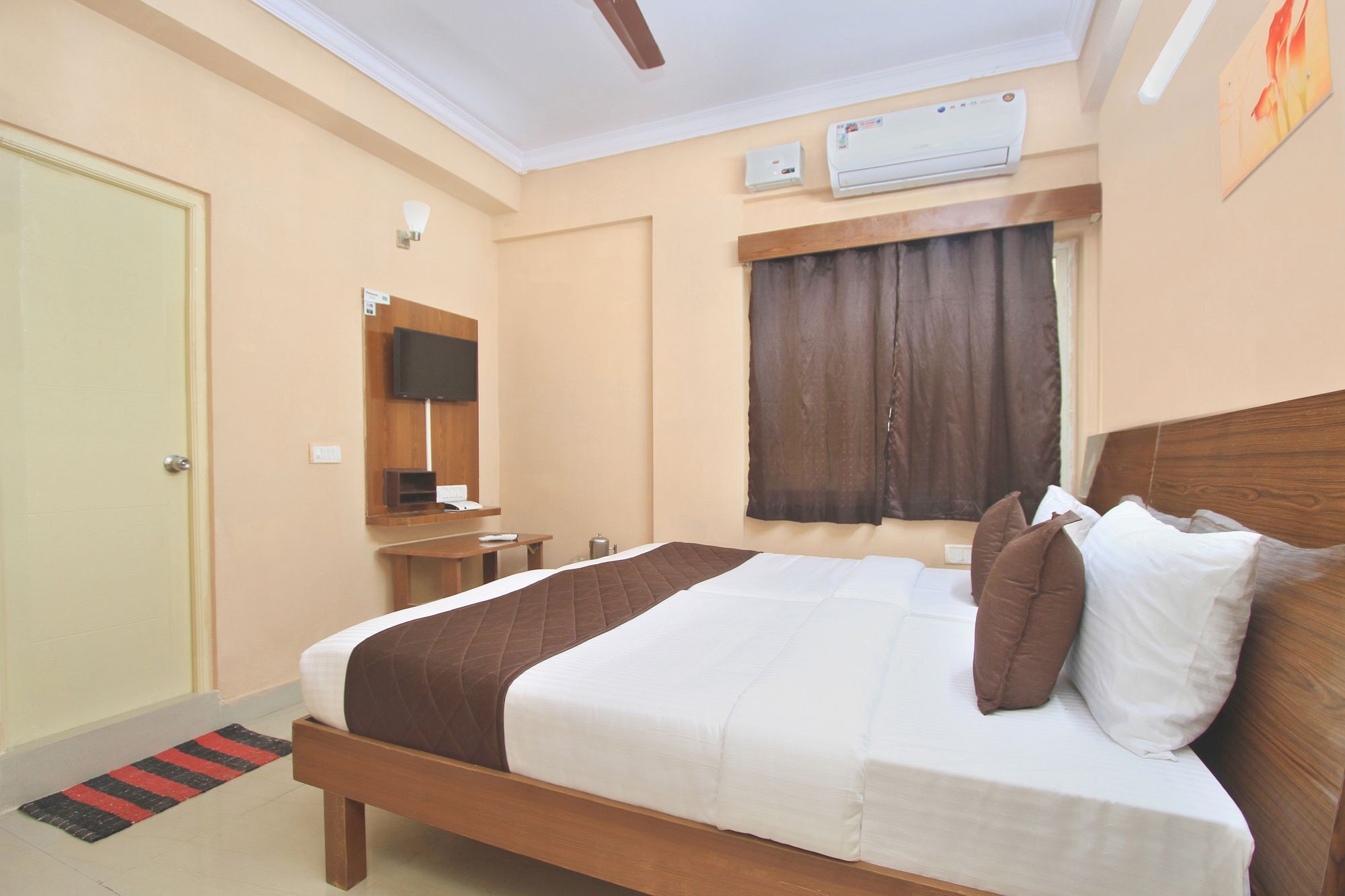 Hotel Oyo 5360 Nash 2*