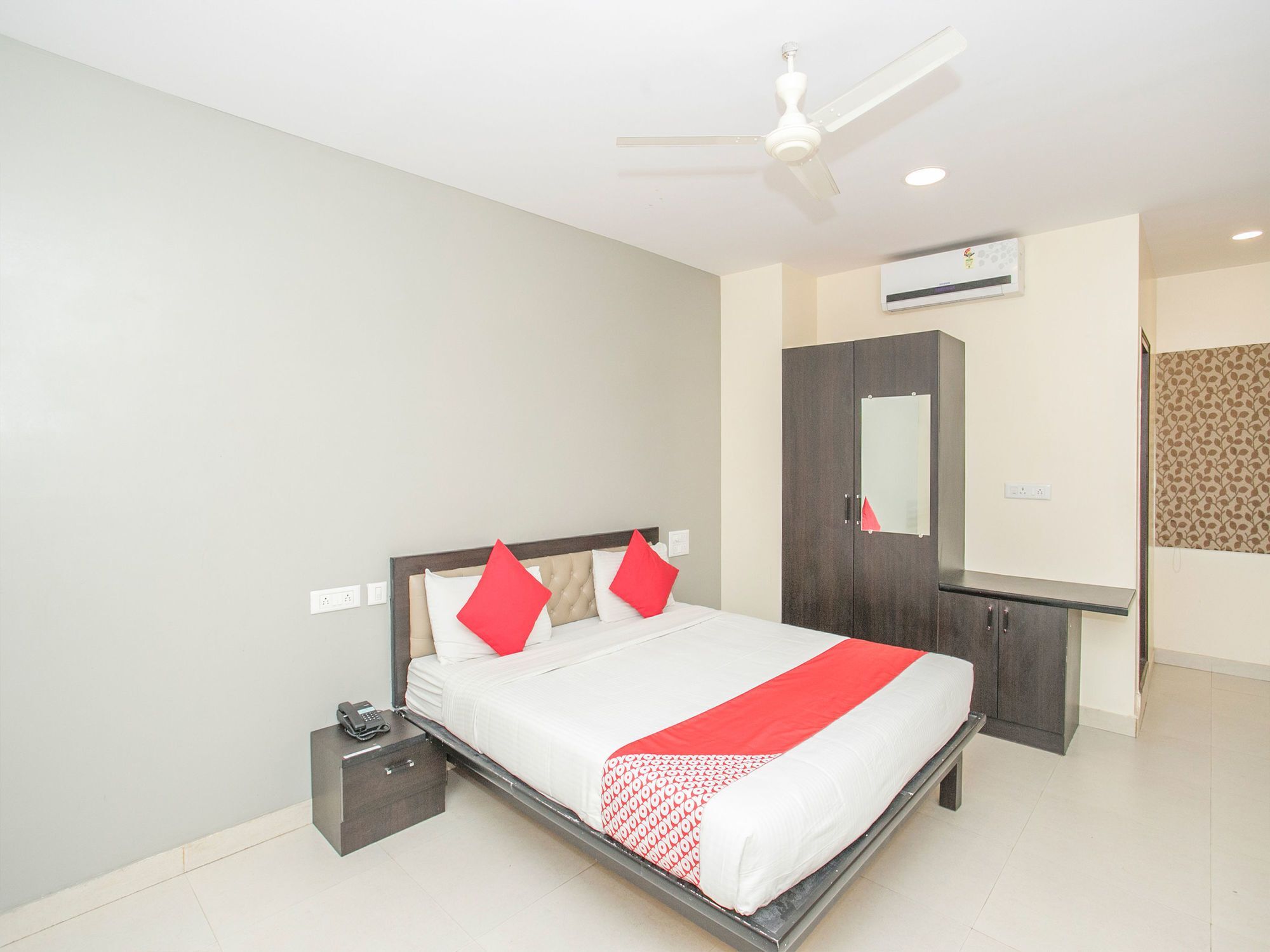 Hotel Oyo 10518 Kushi Comforts 3*