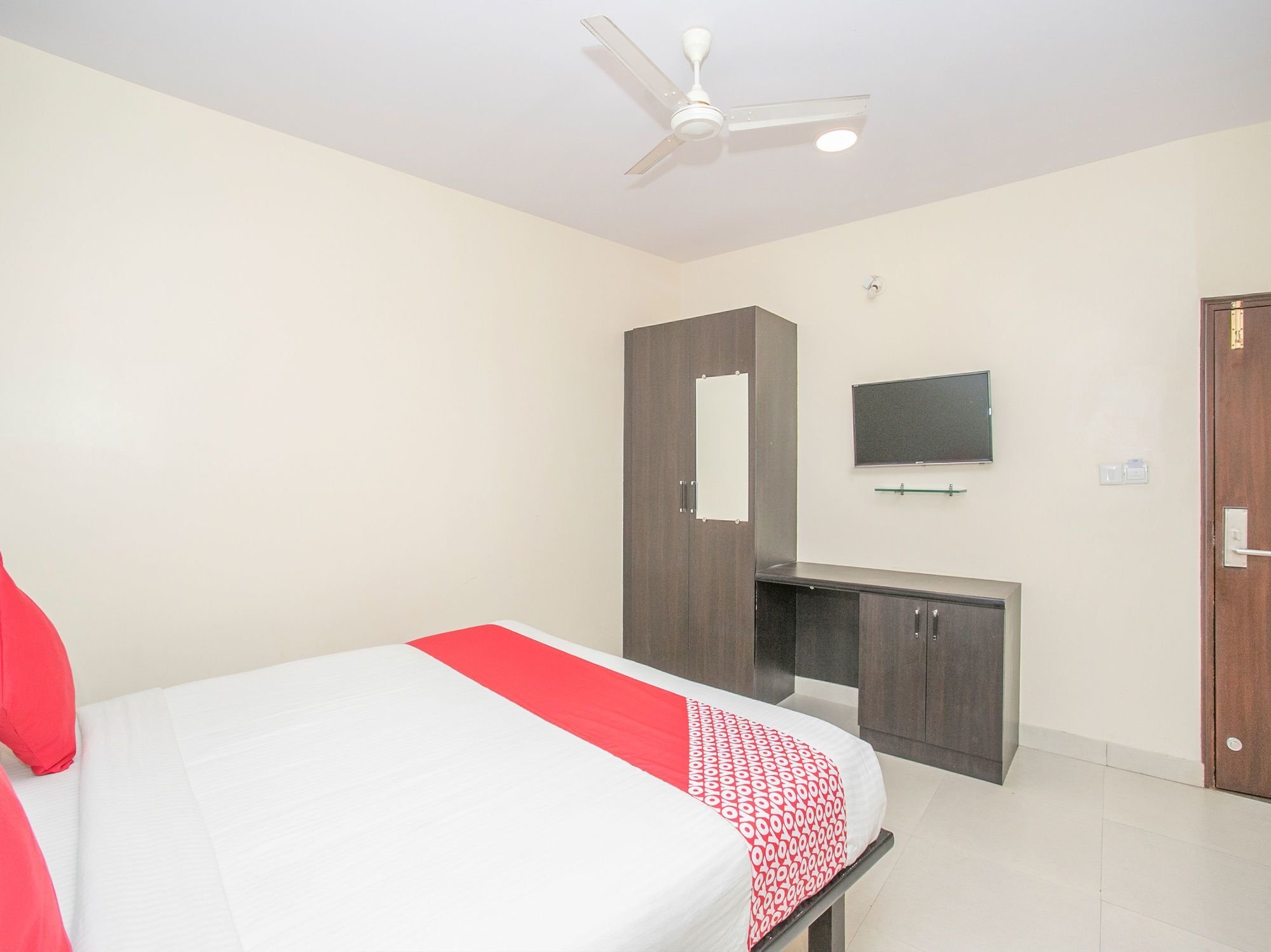 Hotel Oyo 10518 Kushi Comforts 3*