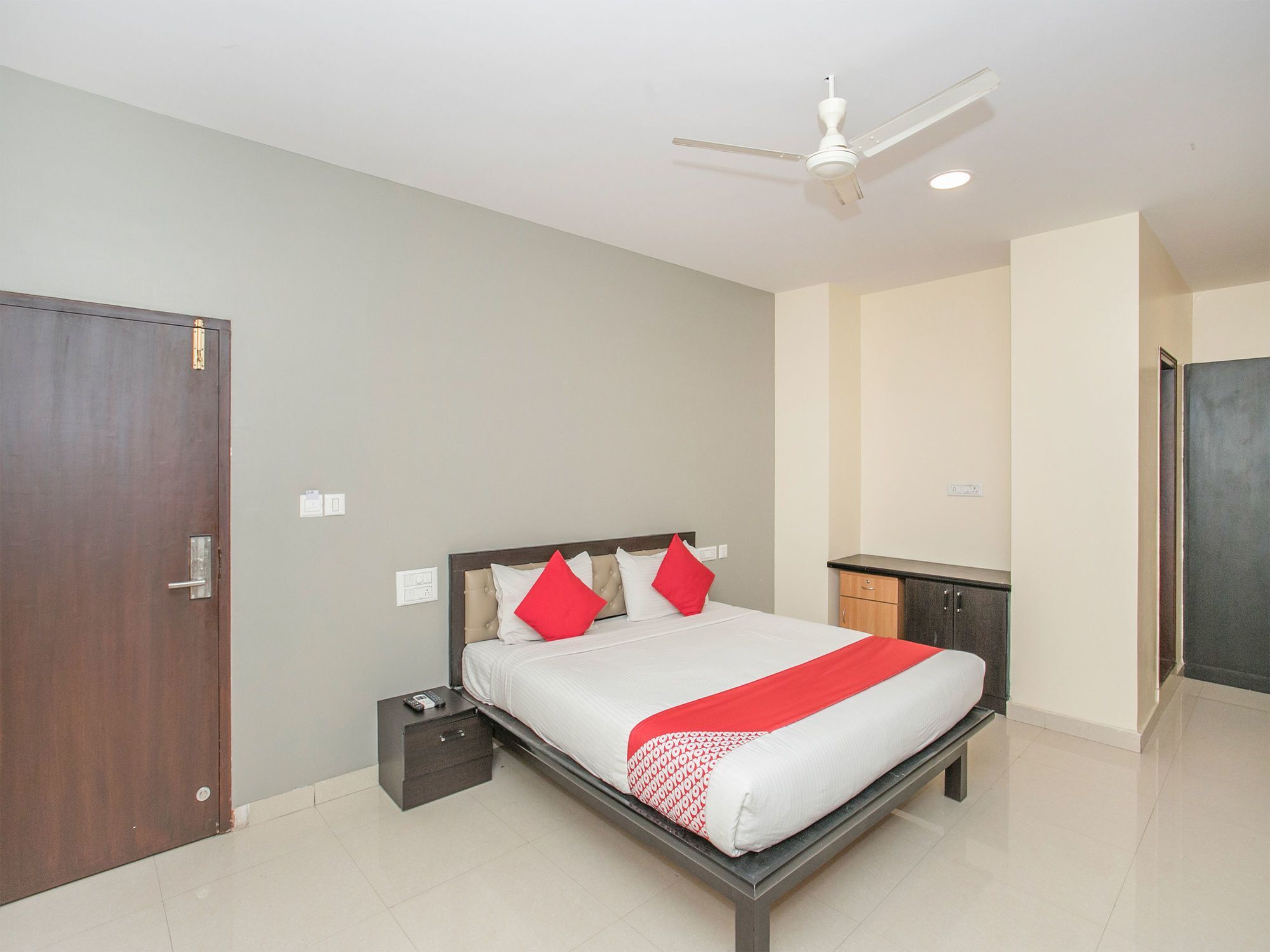 Hotel Oyo 10518 Kushi Comforts 3*