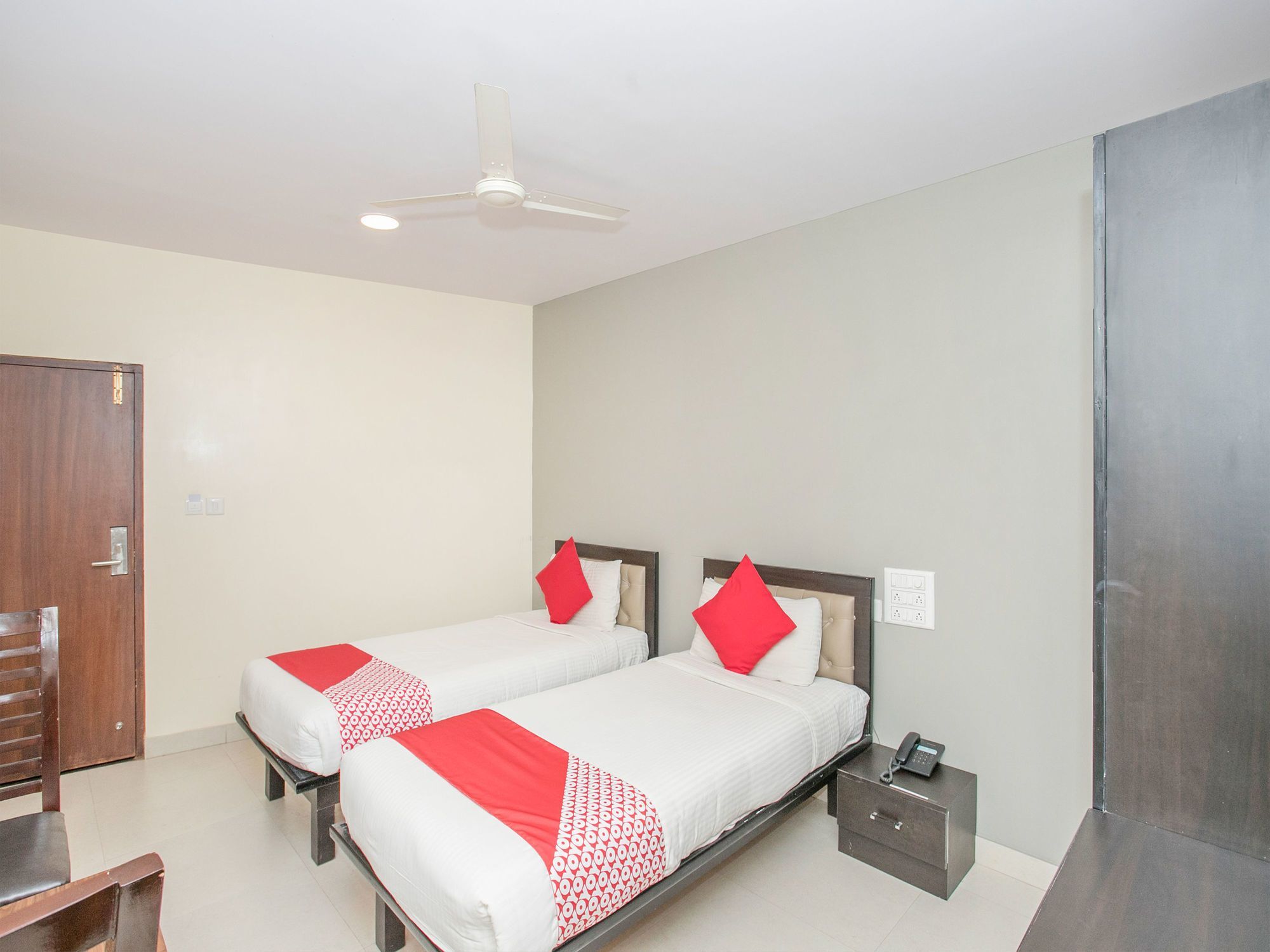 Oyo 10518 Kushi Comforts Hotel 3*