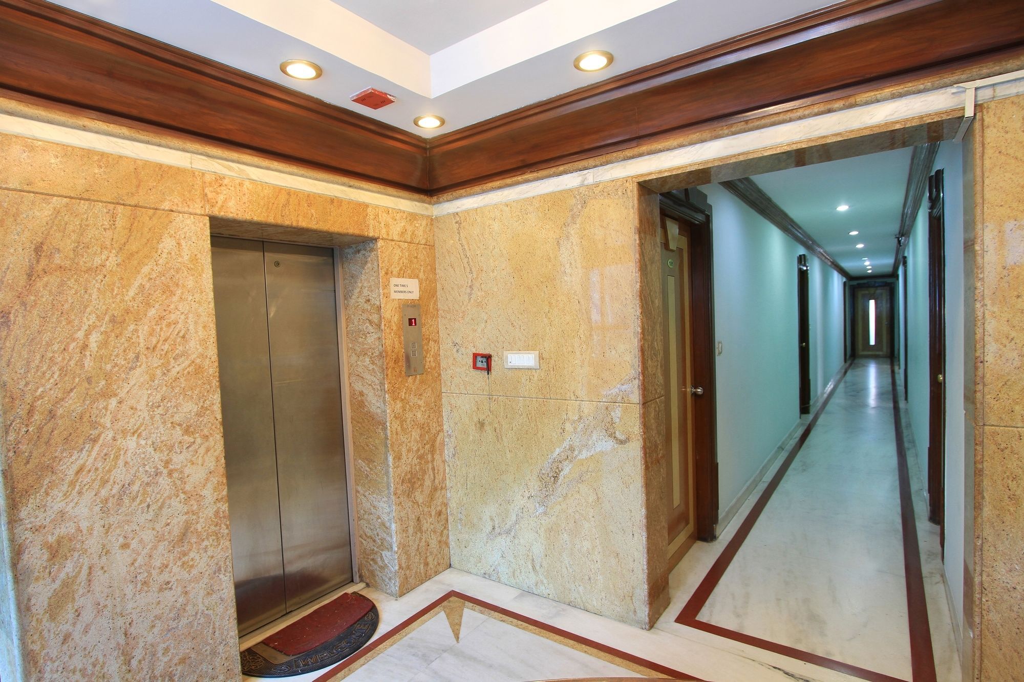 Oyo 4531 Pleasant Hotel 2*