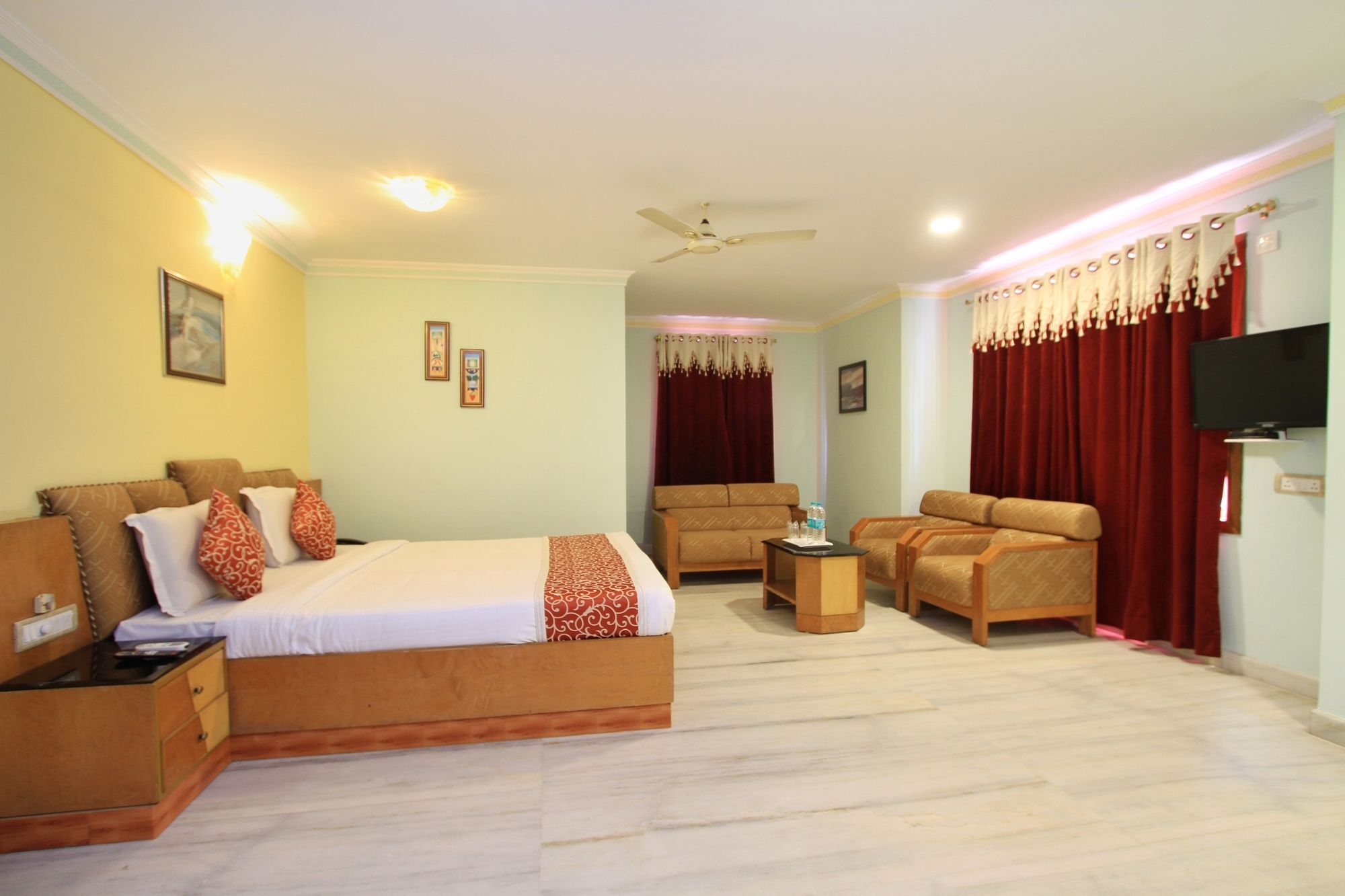 Oyo 4531 Pleasant Hotel 2*