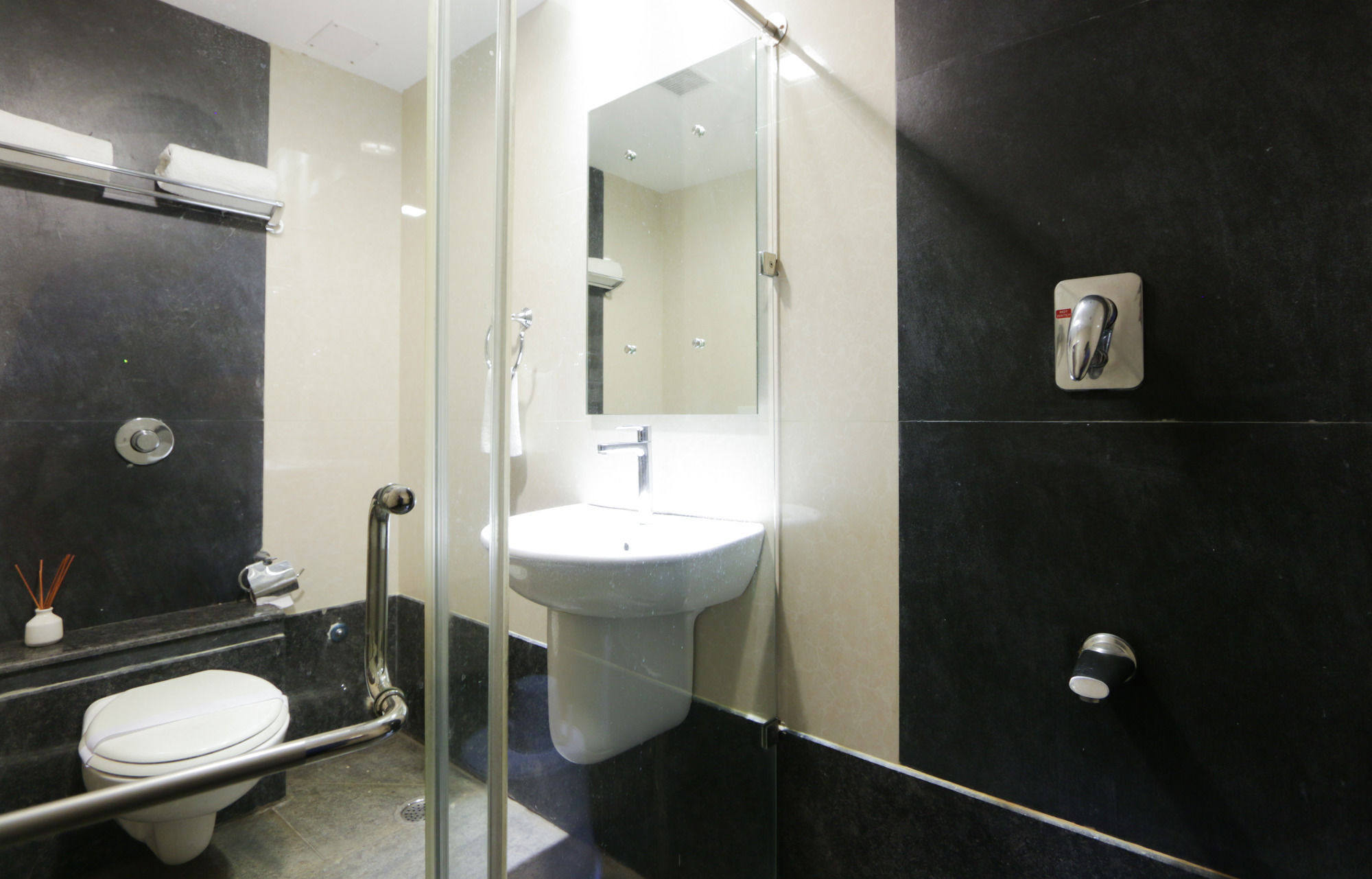 Prajwal By Mango Hotel 3*