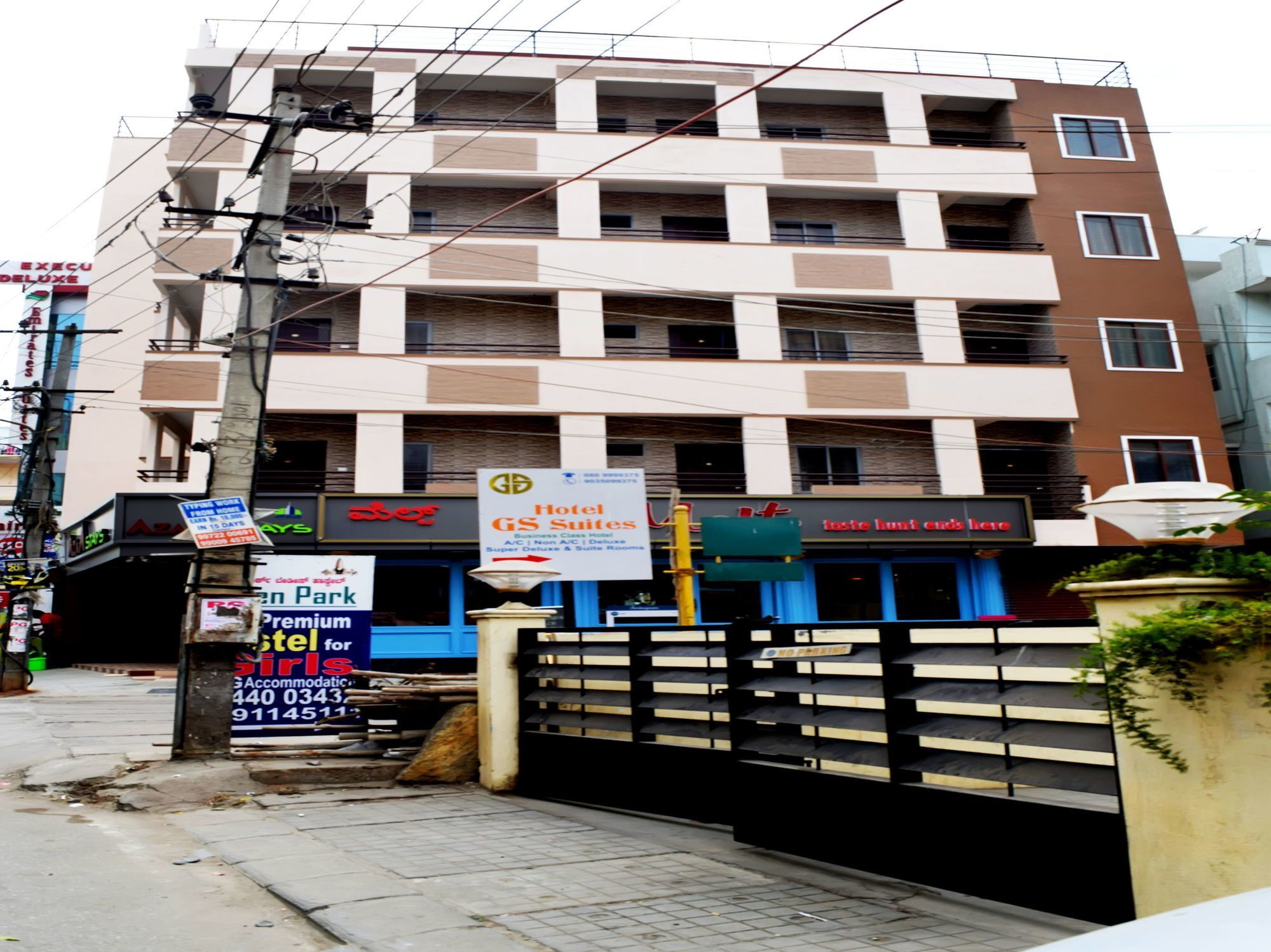 Oyo 7898 Azaa Hotel