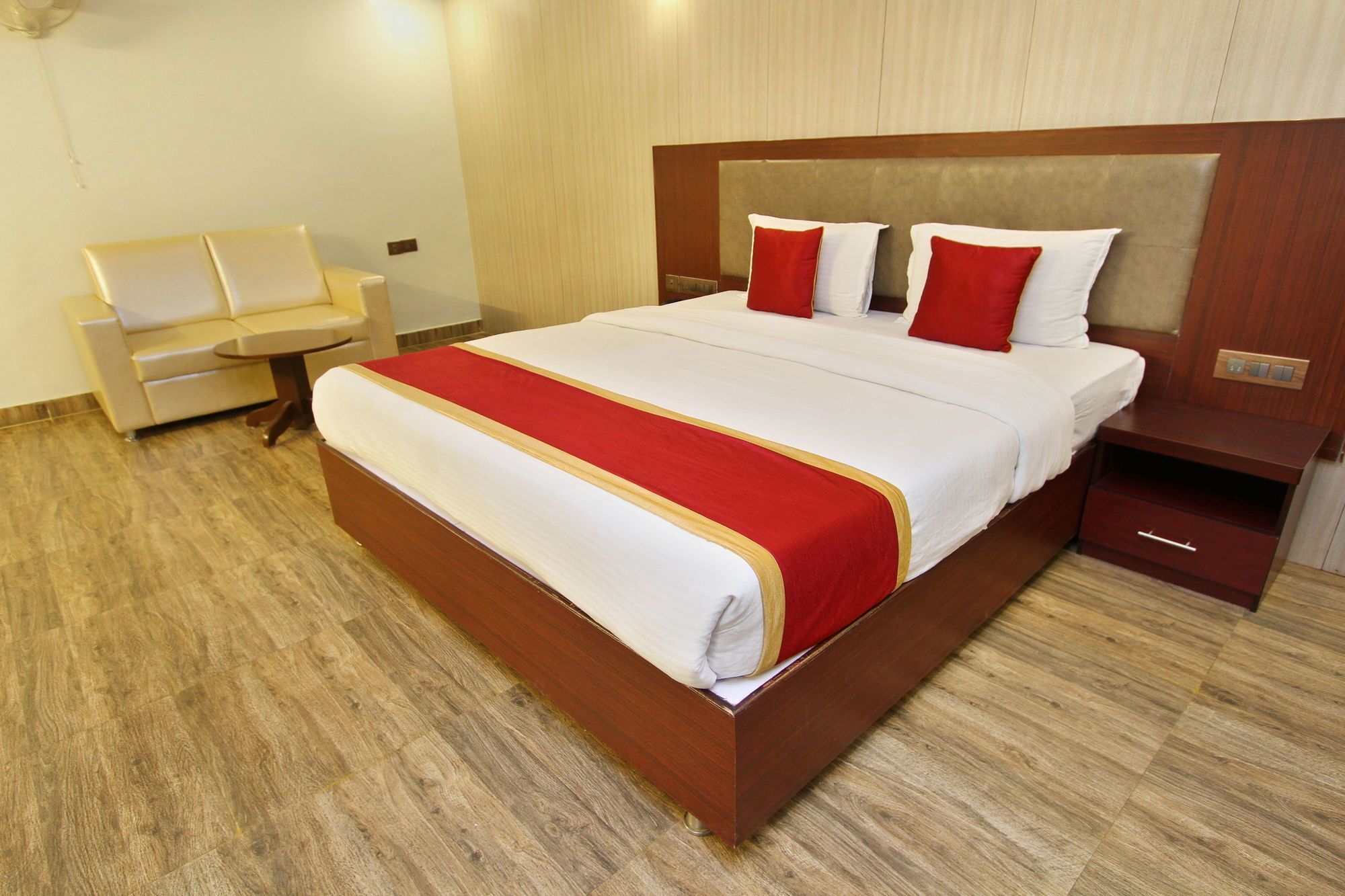 Hotel Oyo 5488 The Libra