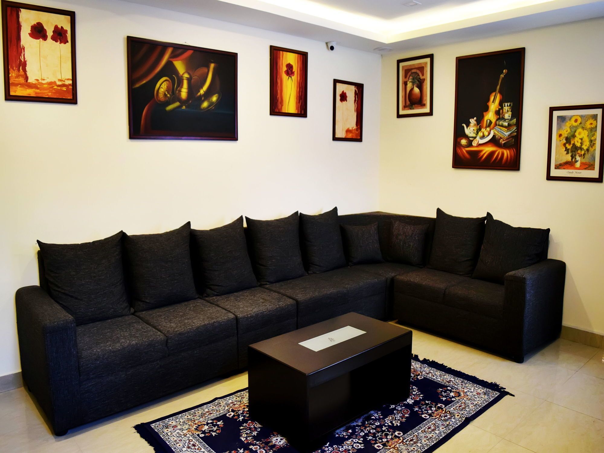 Hotel Oyo 7898 Azaa Bangalore