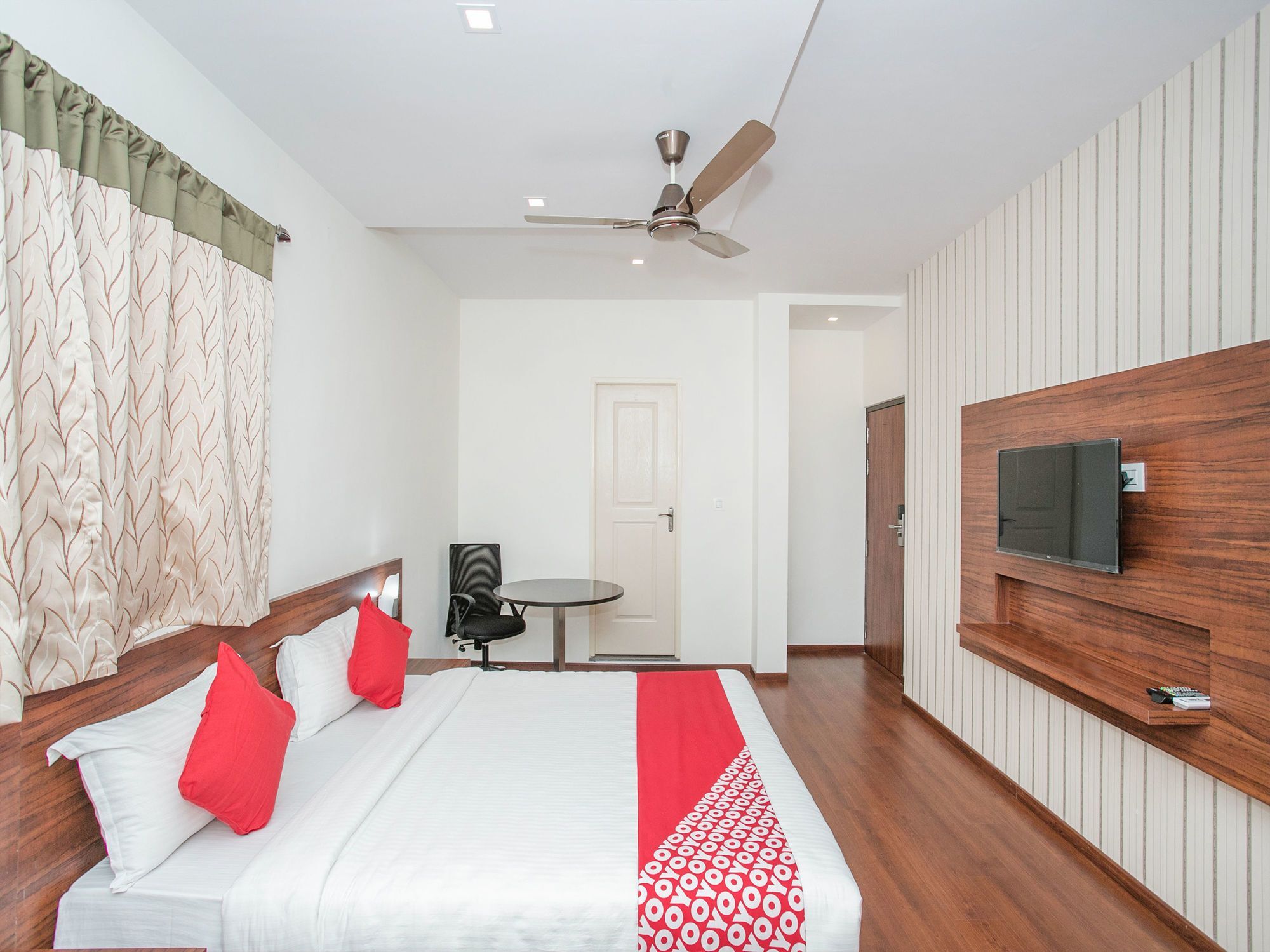Oyo 15865 Passport Hotel 3*