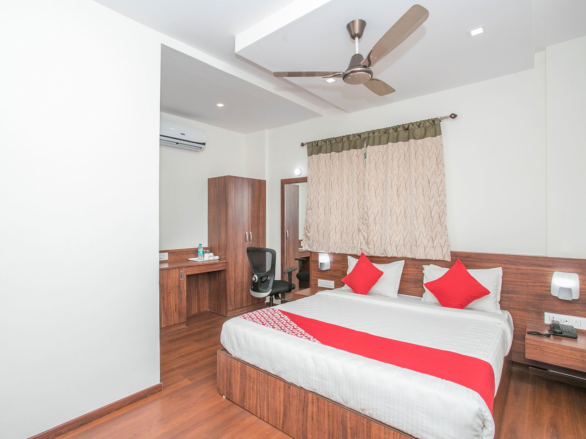 Oyo 15865 Passport Hotel Bangalore