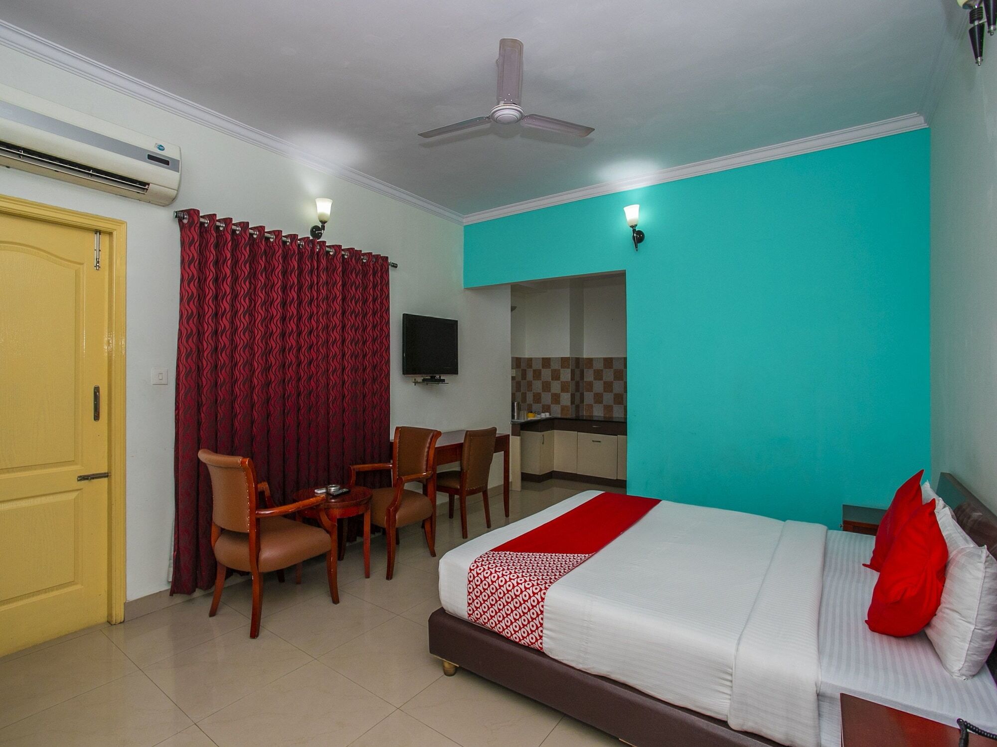 Hotel Oyo 23360 White Bricks 2*