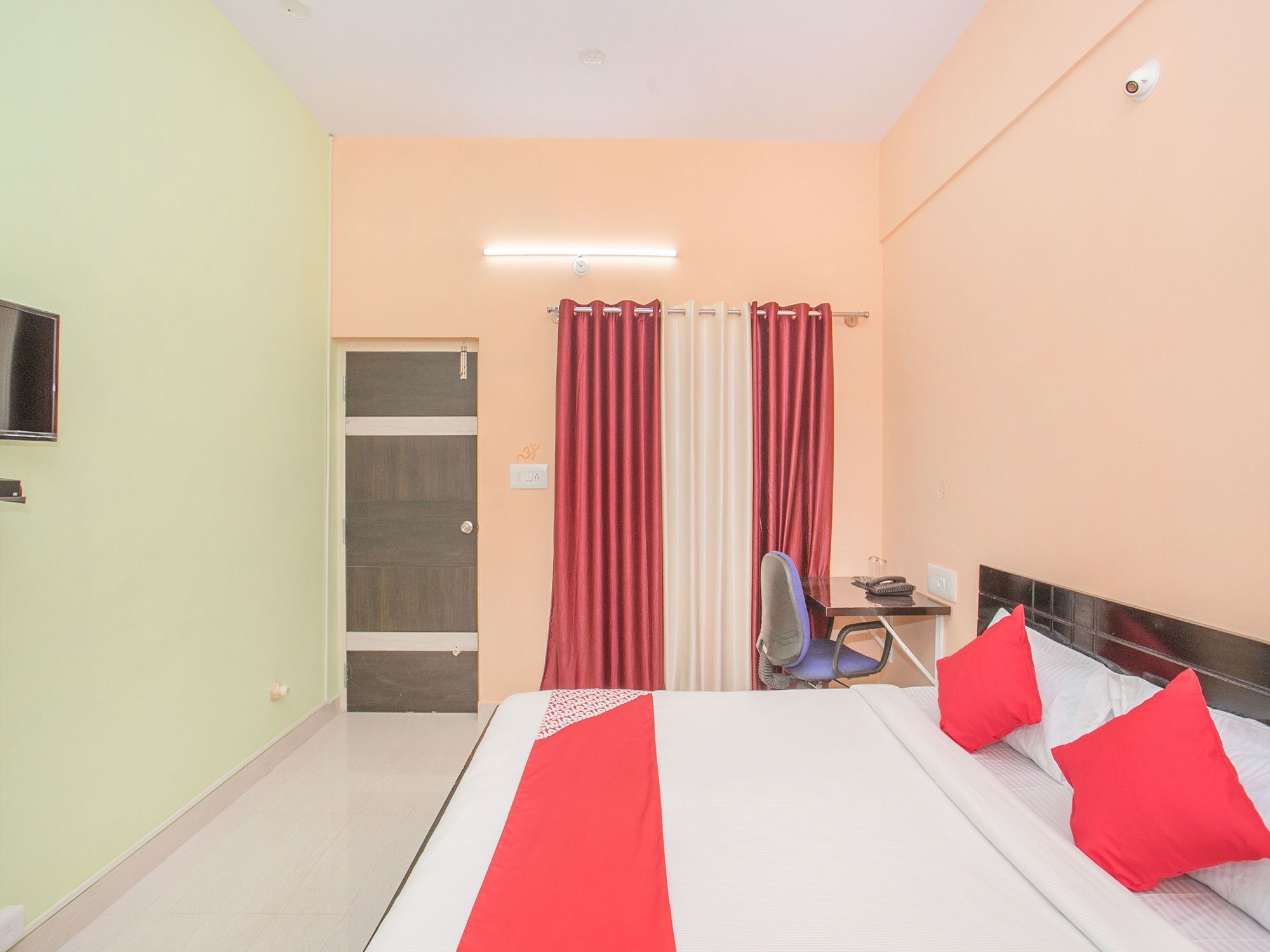 Oyo 11640 Aaira Hotel Bangalore