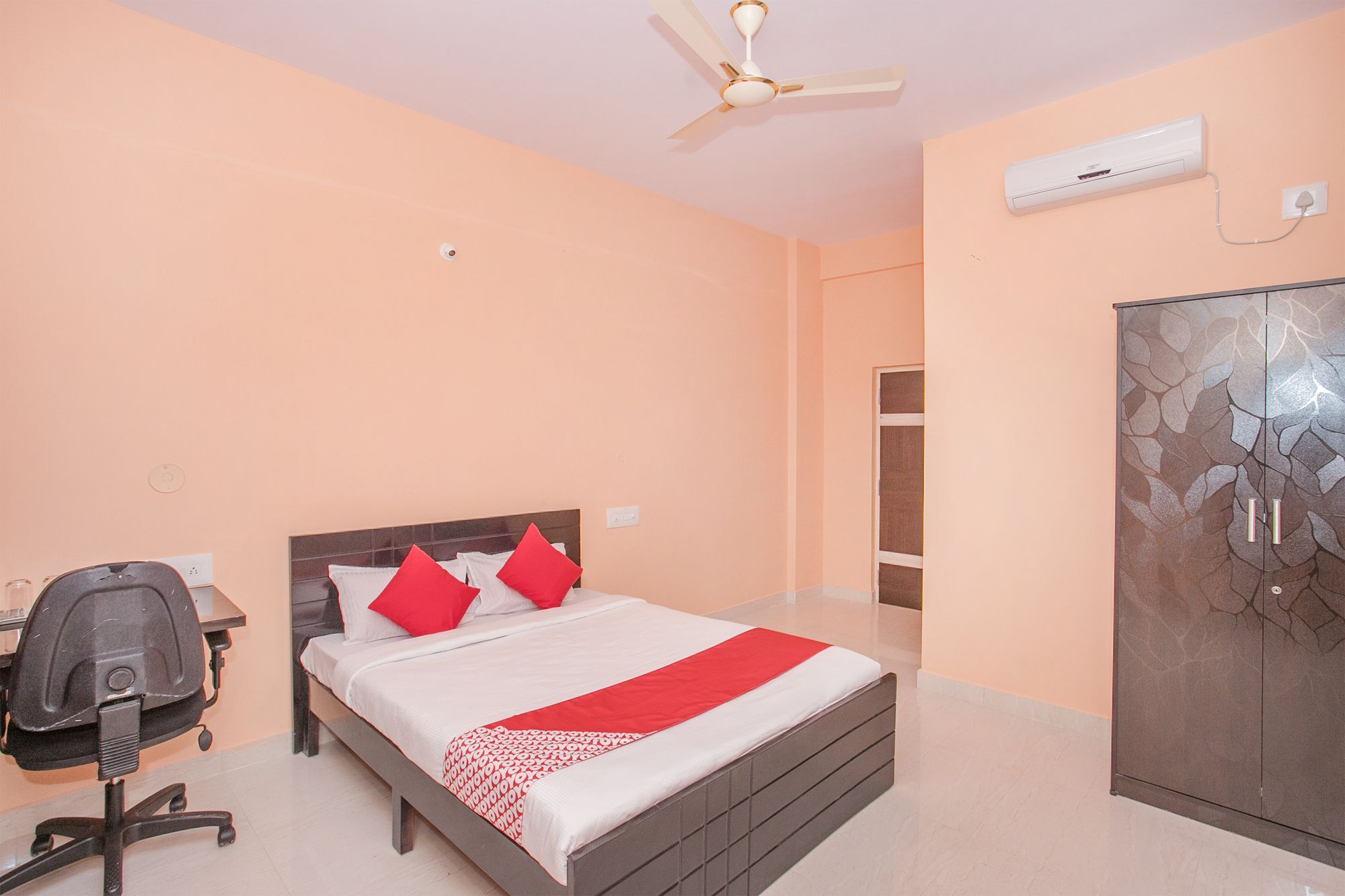 Oyo 11640 Aaira Hotel Bangalore
