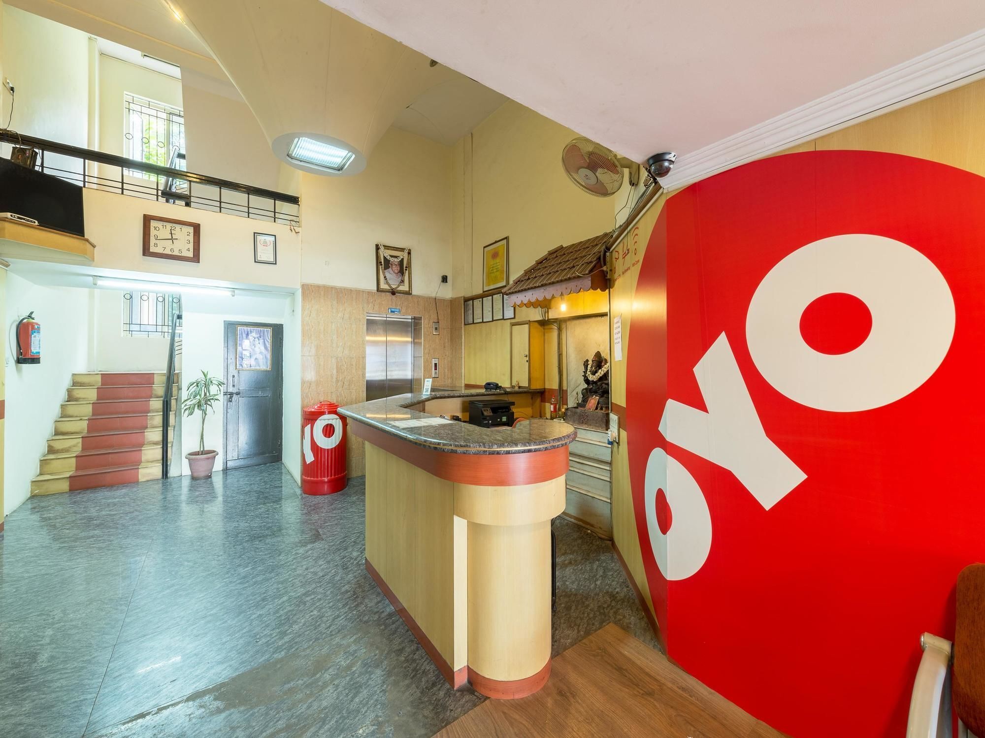 Oyo Mg Road Trinity Circle Hotel