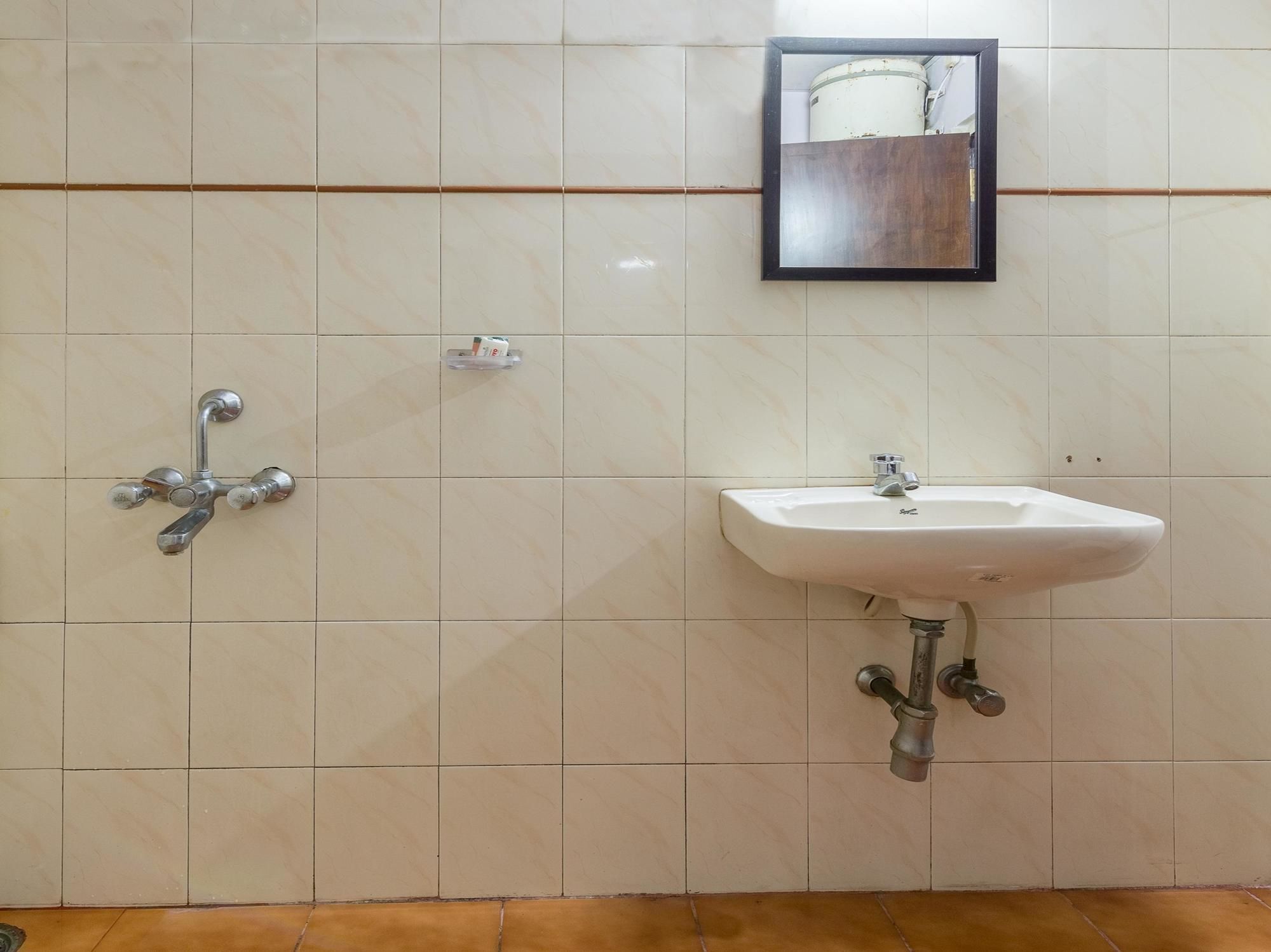 Oyo Mg Road Trinity Circle Hotel 3*