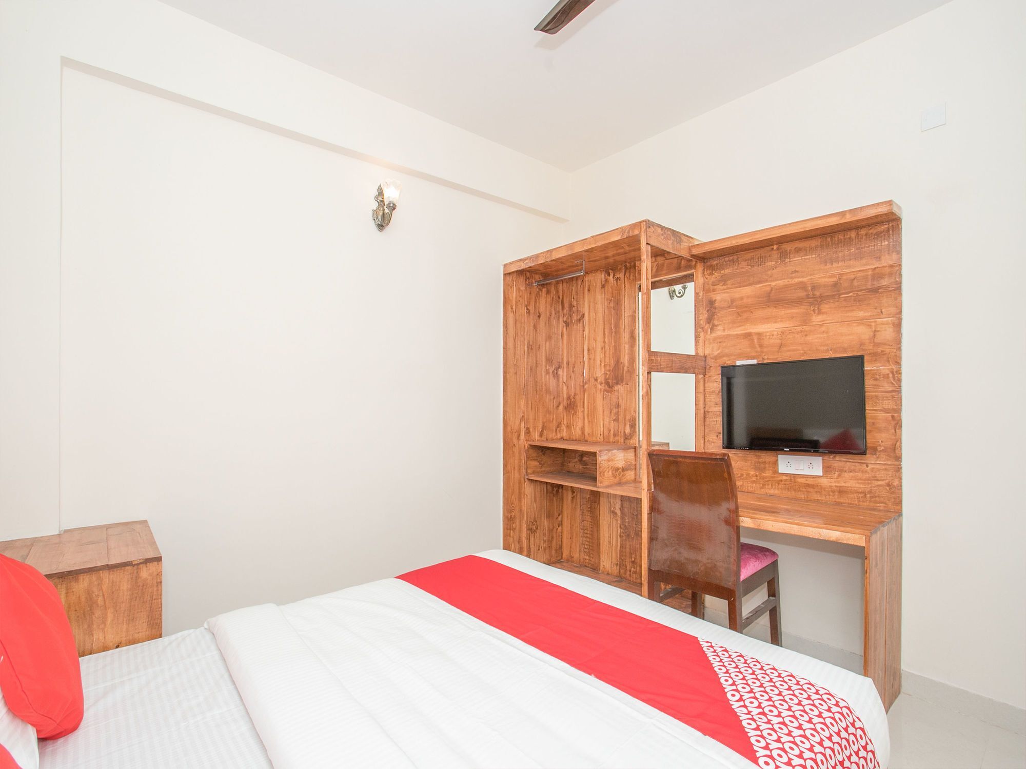 Oyo 12045 Dollars Nest Hotel