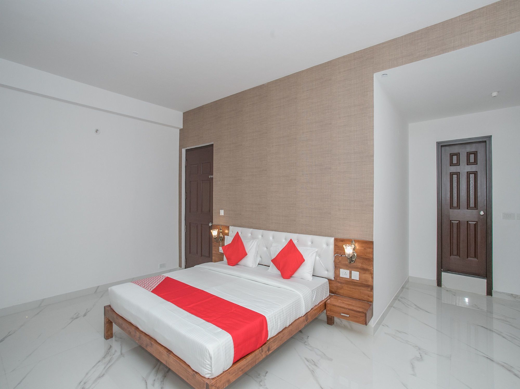 Hotel Oyo 12045 Dollars Nest 2*