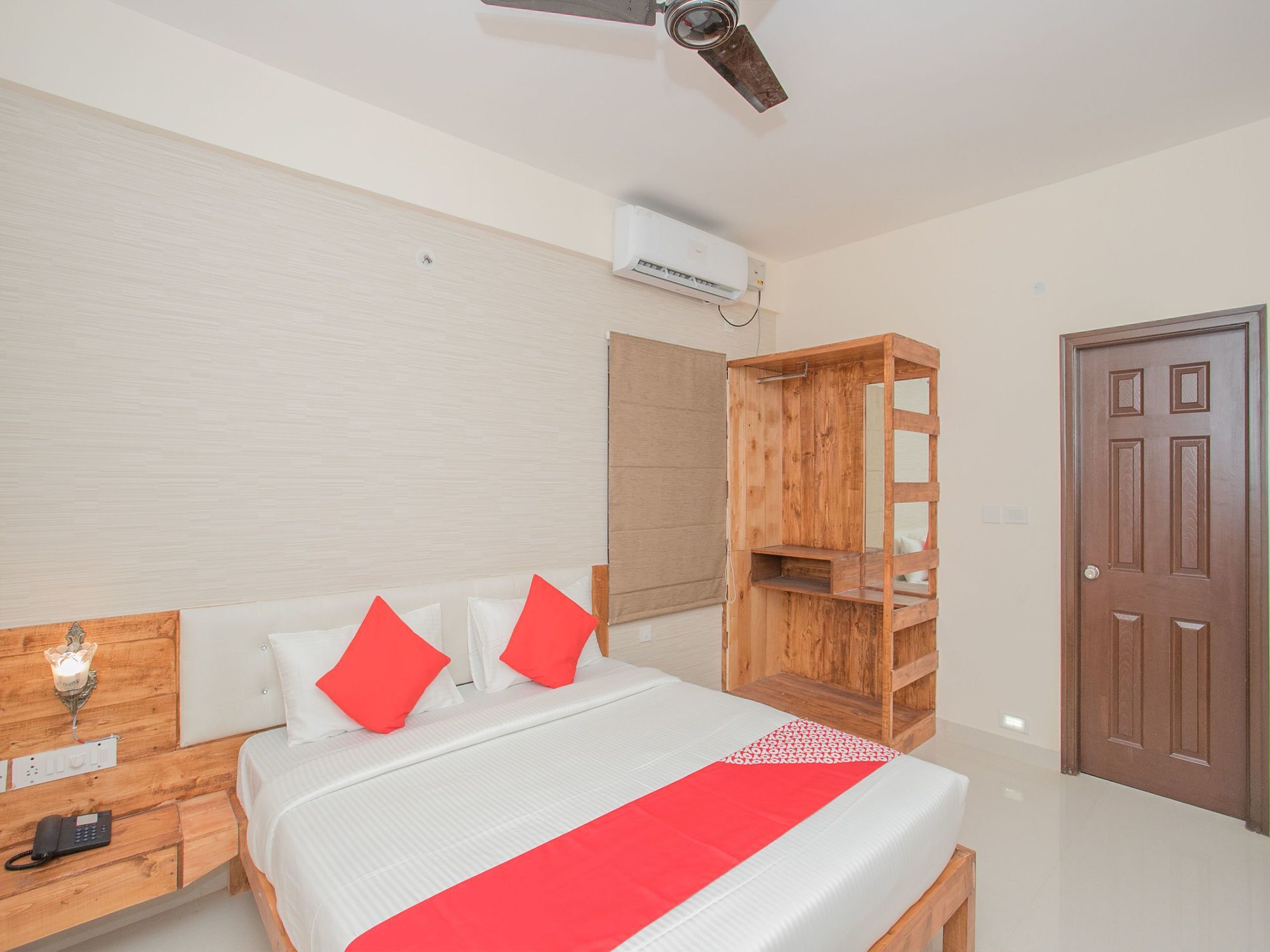 Oyo 12045 Dollars Nest Hotel