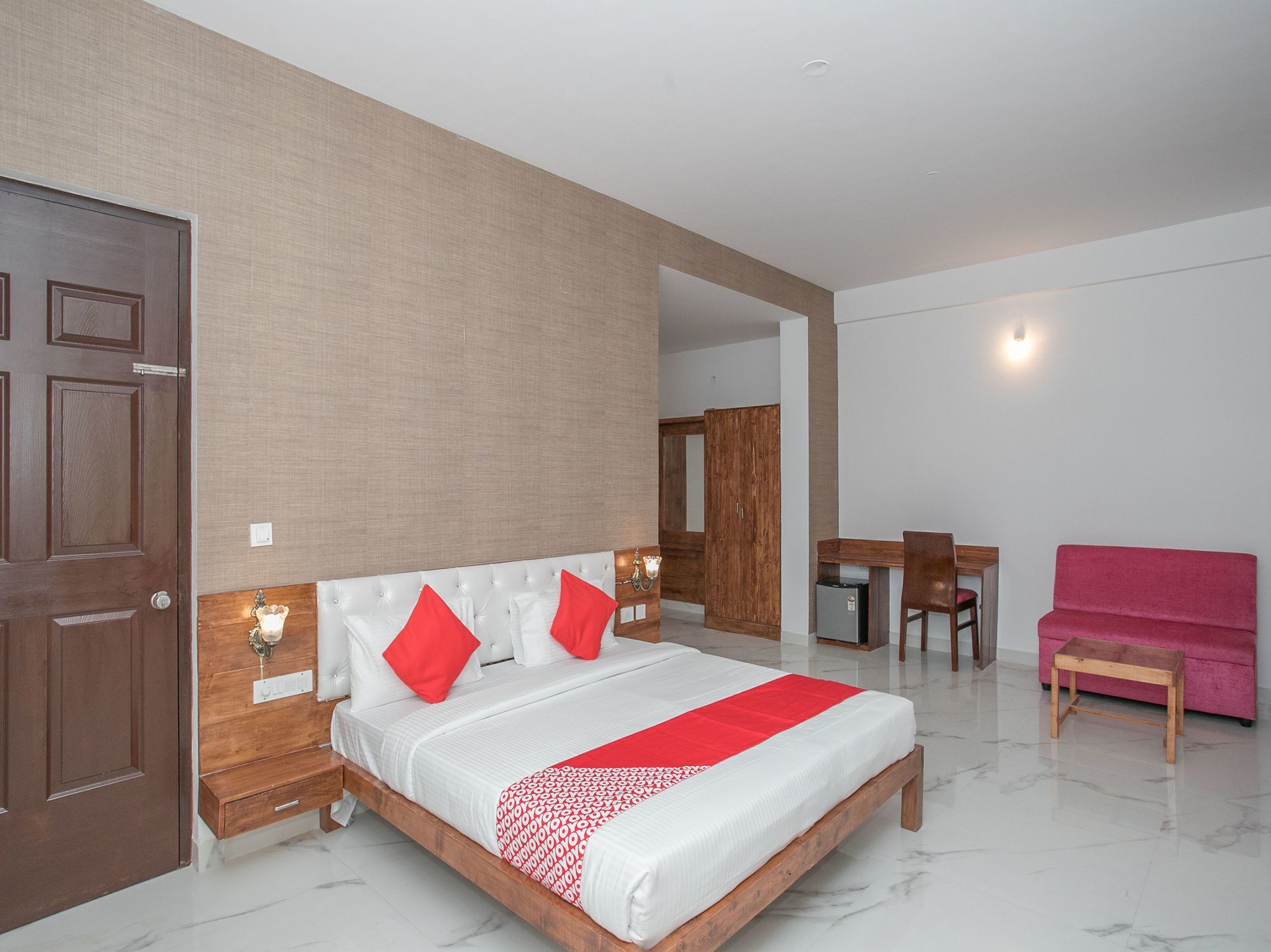 Oyo 12045 Dollars Nest Hotel
