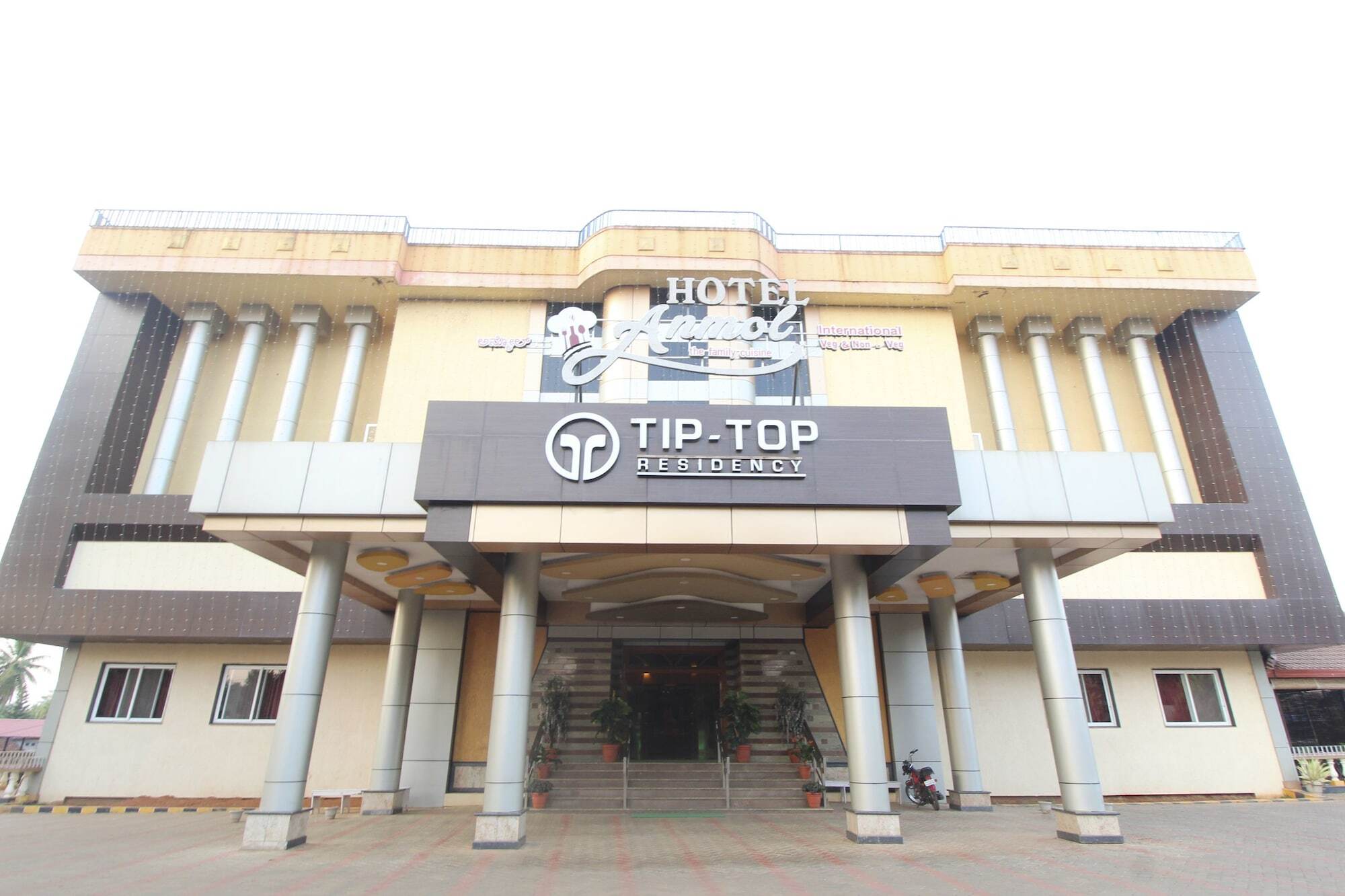 Oyo 26224 Anmol International Hotel 2*