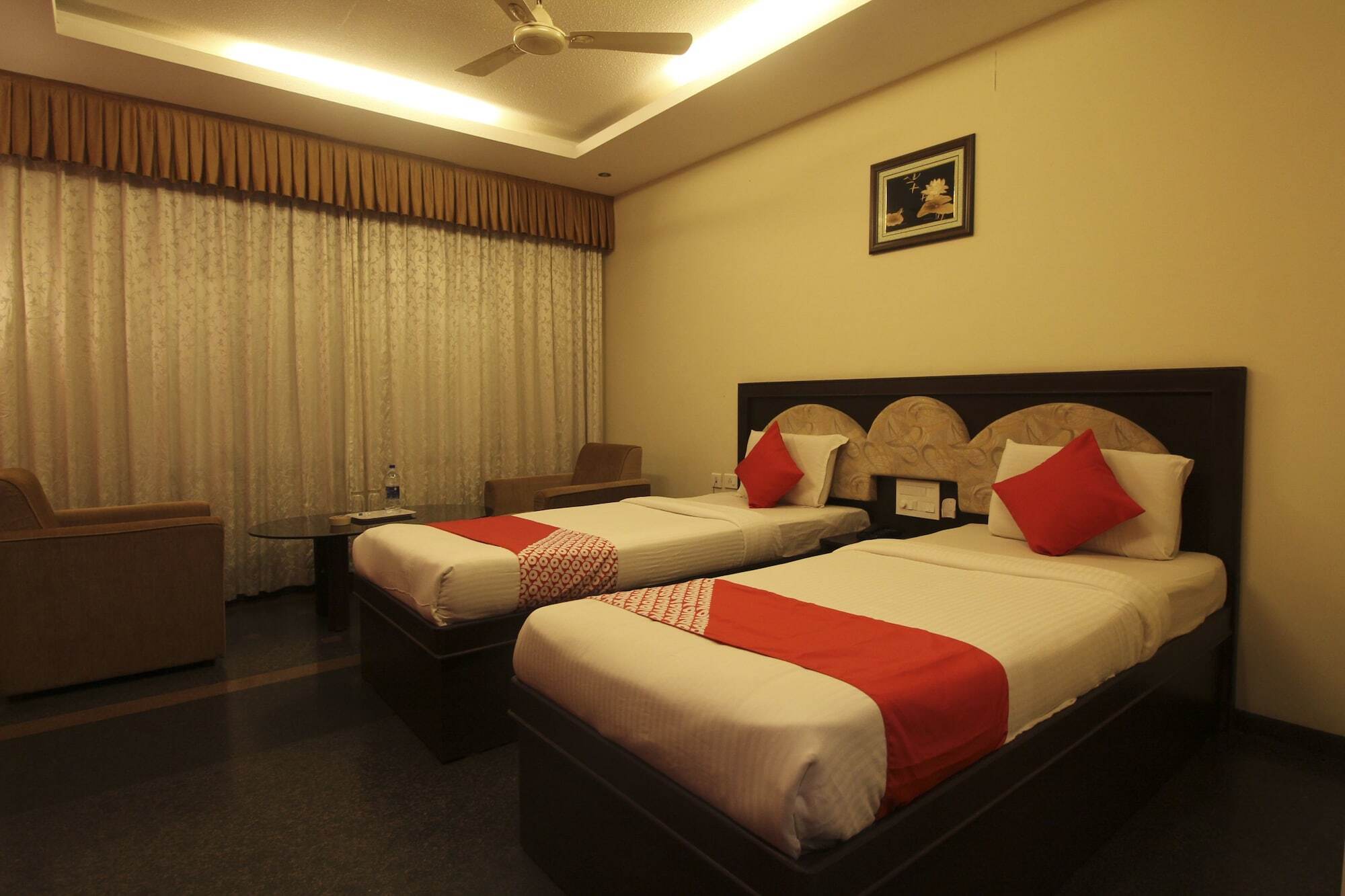 Hotel Oyo 26224 Anmol International