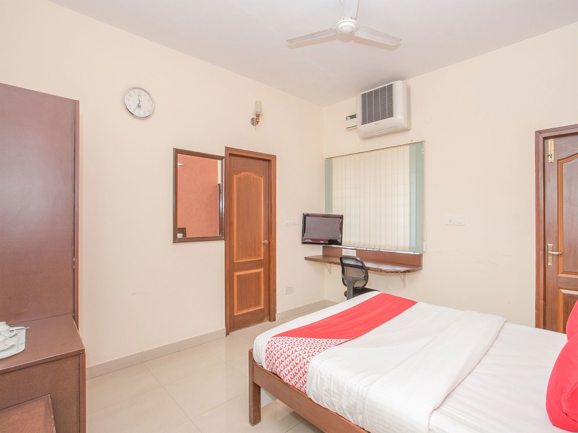 Hotel Oyo 12524 Compact Supralisa 3*