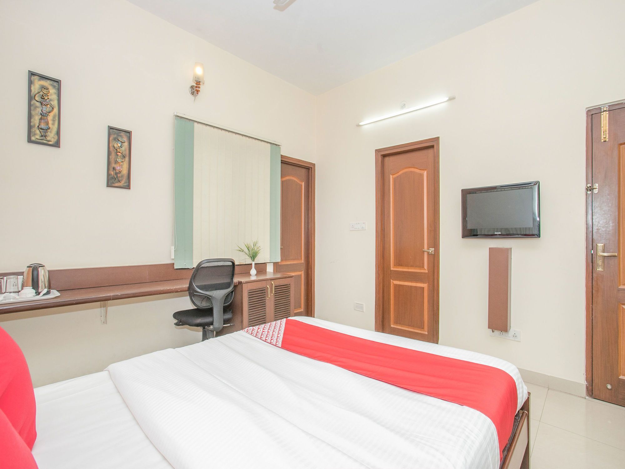 Oyo 12524 Compact Supralisa Hotel