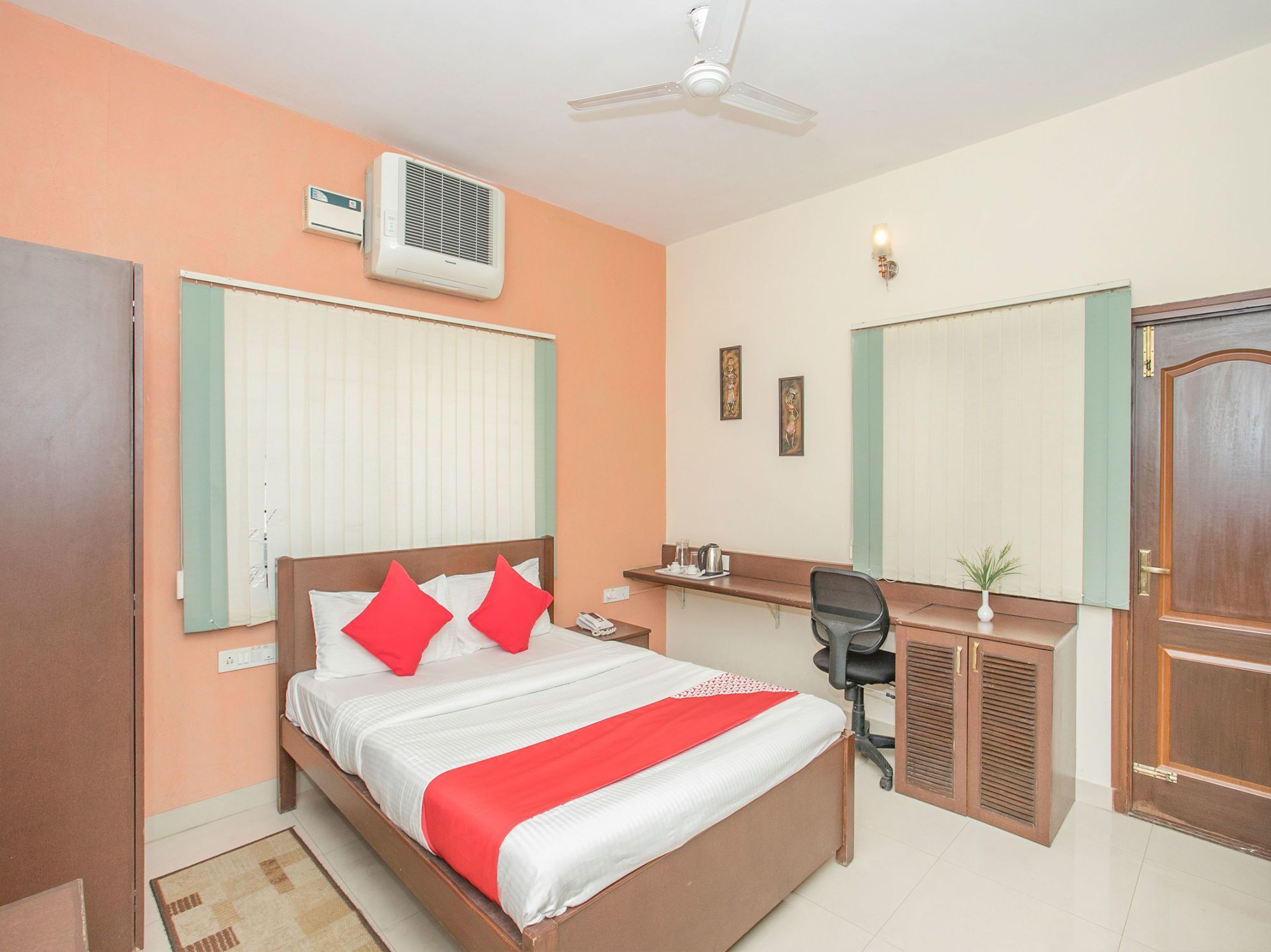 Oyo 12524 Compact Supralisa Hotel