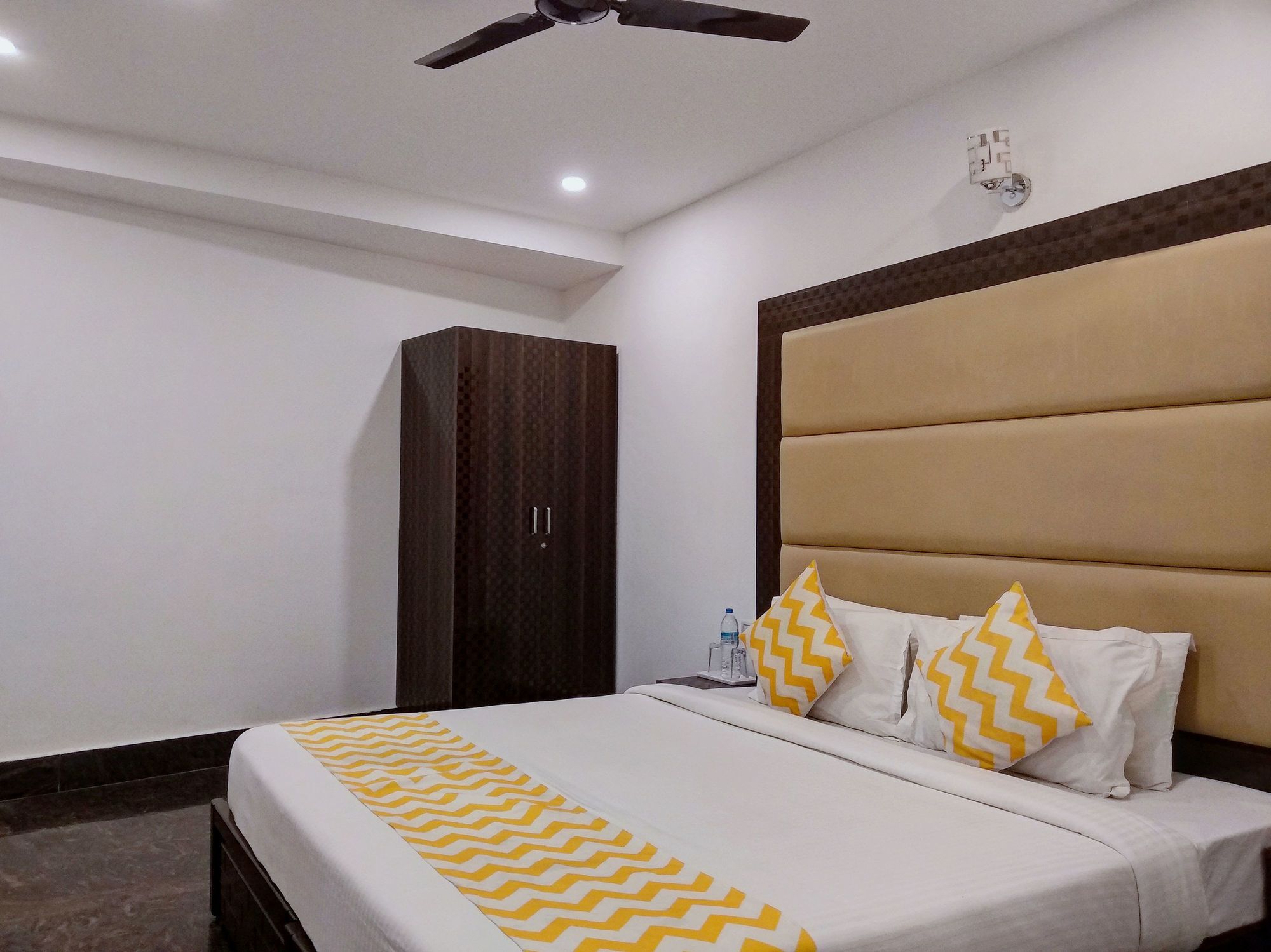 Oyo 10530 Near Forum Mall Hotel Bangalore