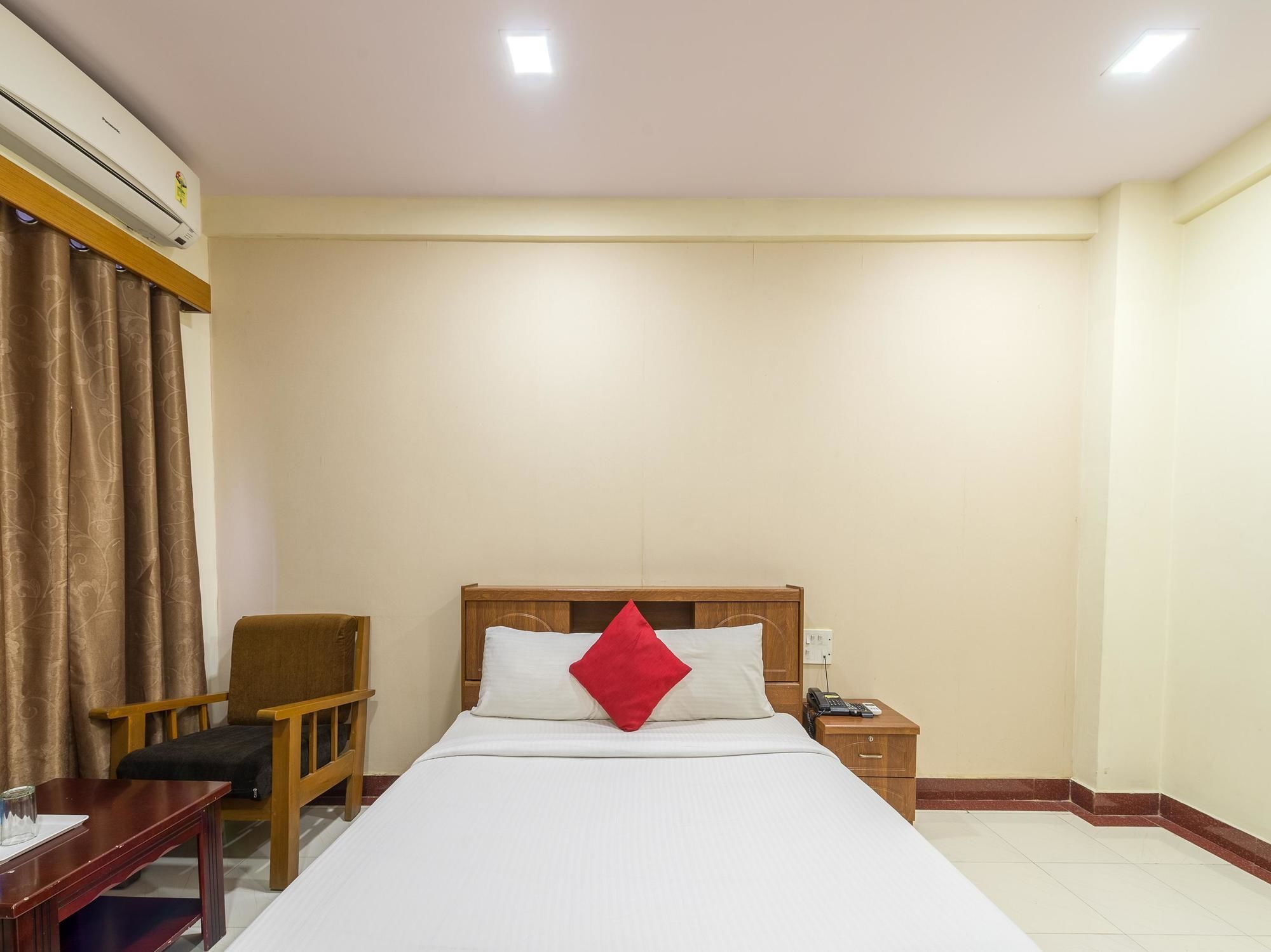 Hotel Oyo 3722 Stayeasy Majestic