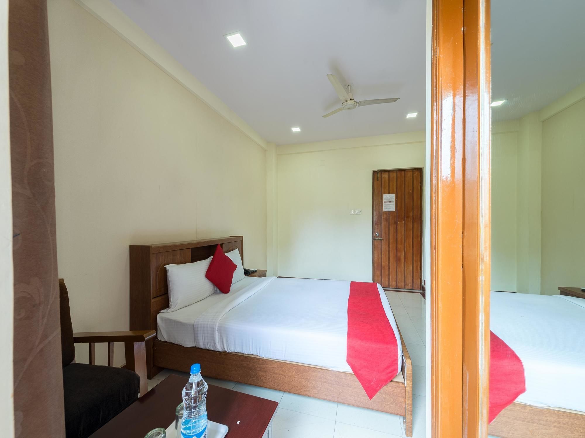 Oyo 3722 Stayeasy Majestic Hotel Bangalore