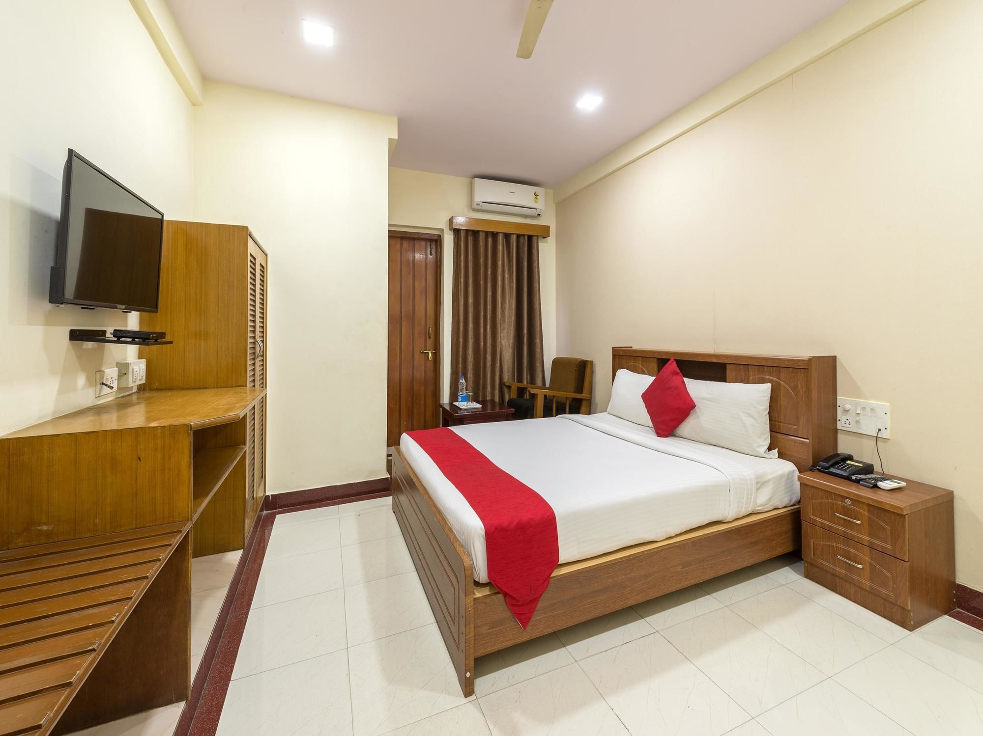 Oyo 3722 Stayeasy Majestic Hotel 3*