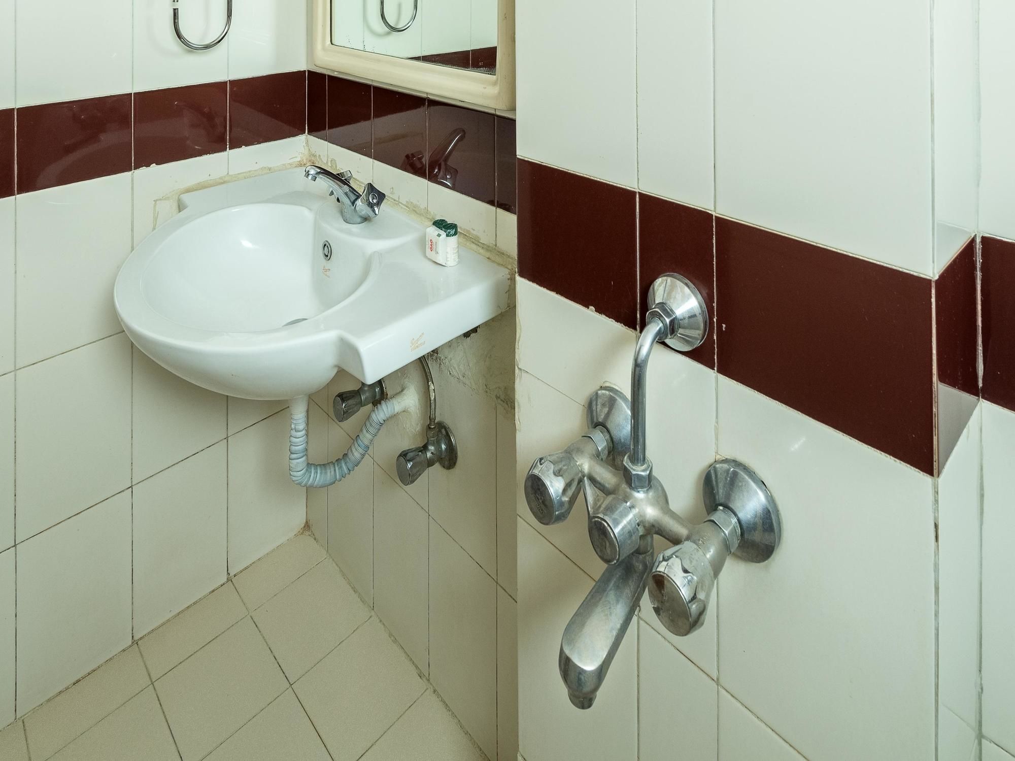 Oyo 3722 Stayeasy Majestic 3* Bangalore