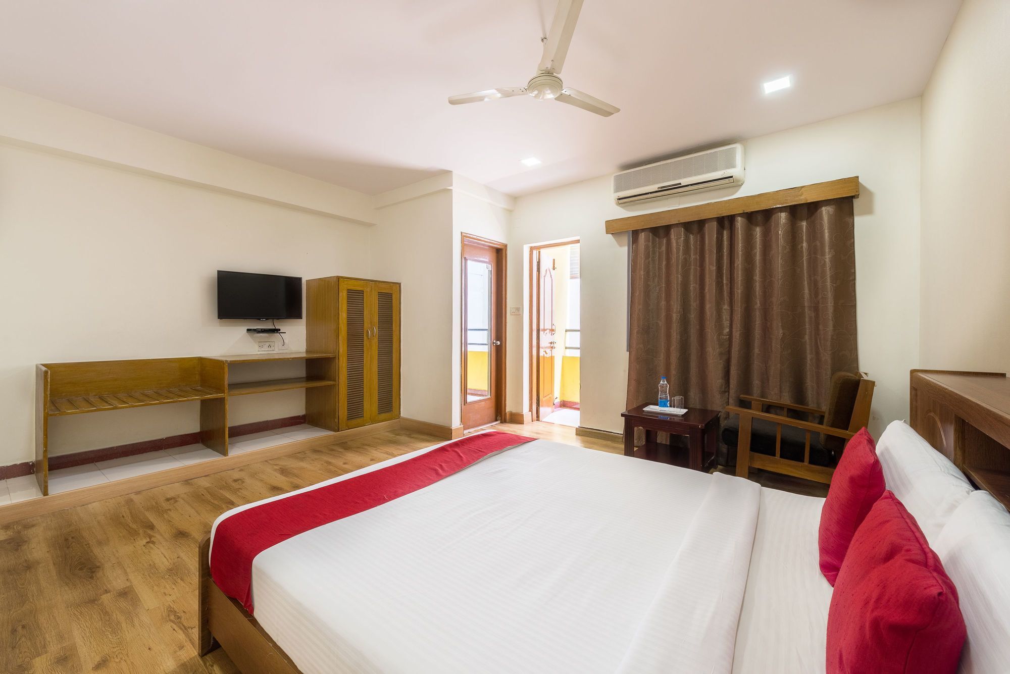 Oyo 3722 Stayeasy Majestic 3* Bangalore