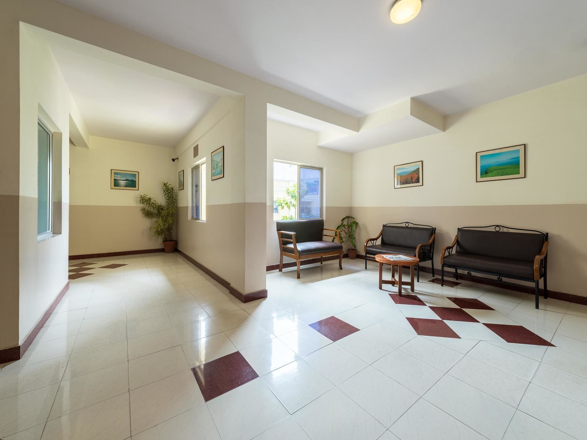 Oyo 3722 Stayeasy Majestic 3*